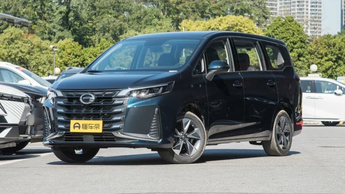 На Авто.ру появился китайский минивэн GAC Trumpchi M6 за 2,2 миллиона