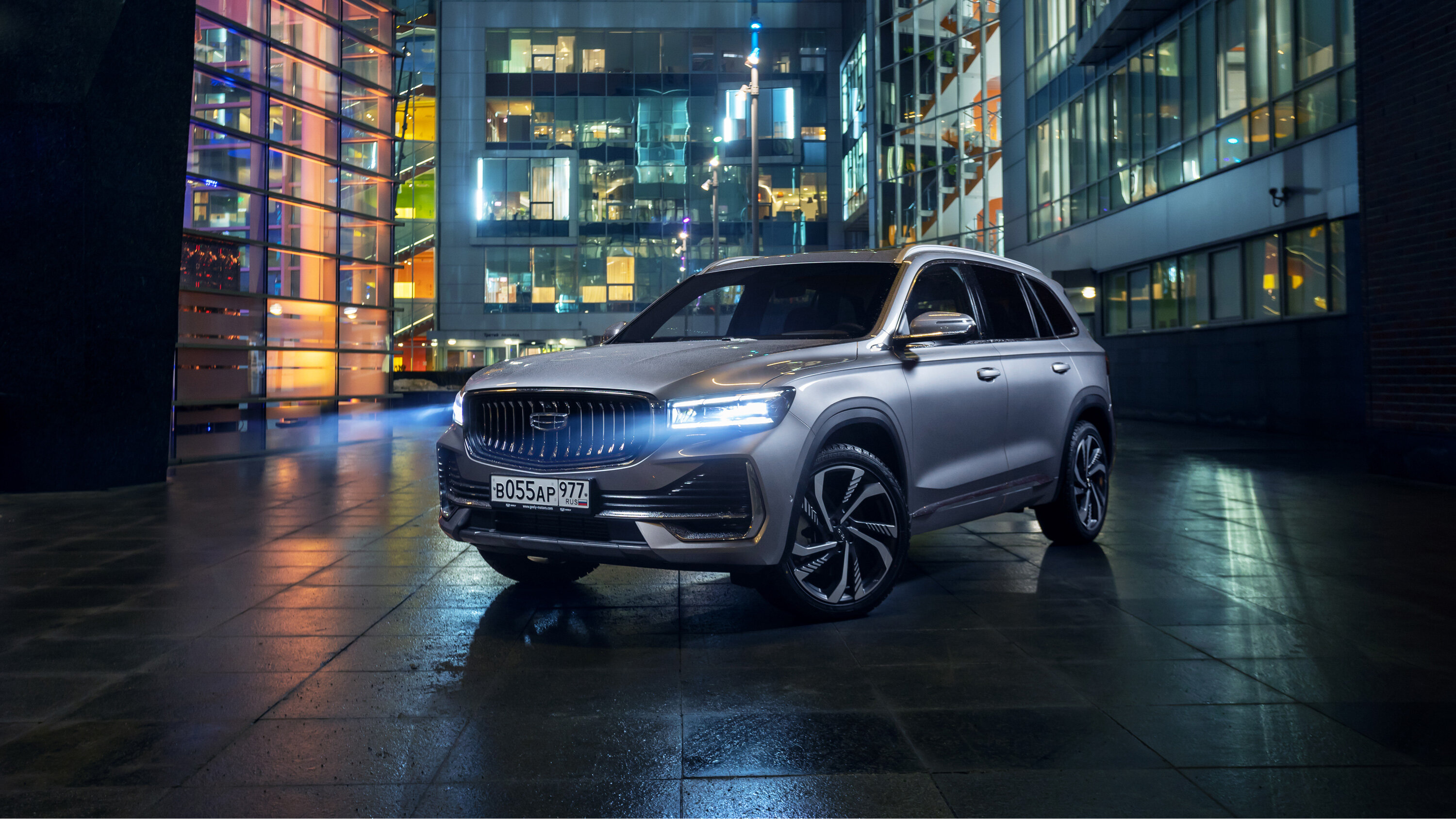 Сколько стоит Geely Monjaro: реальные цены на официальные и «серые» машины в Москве и регионах