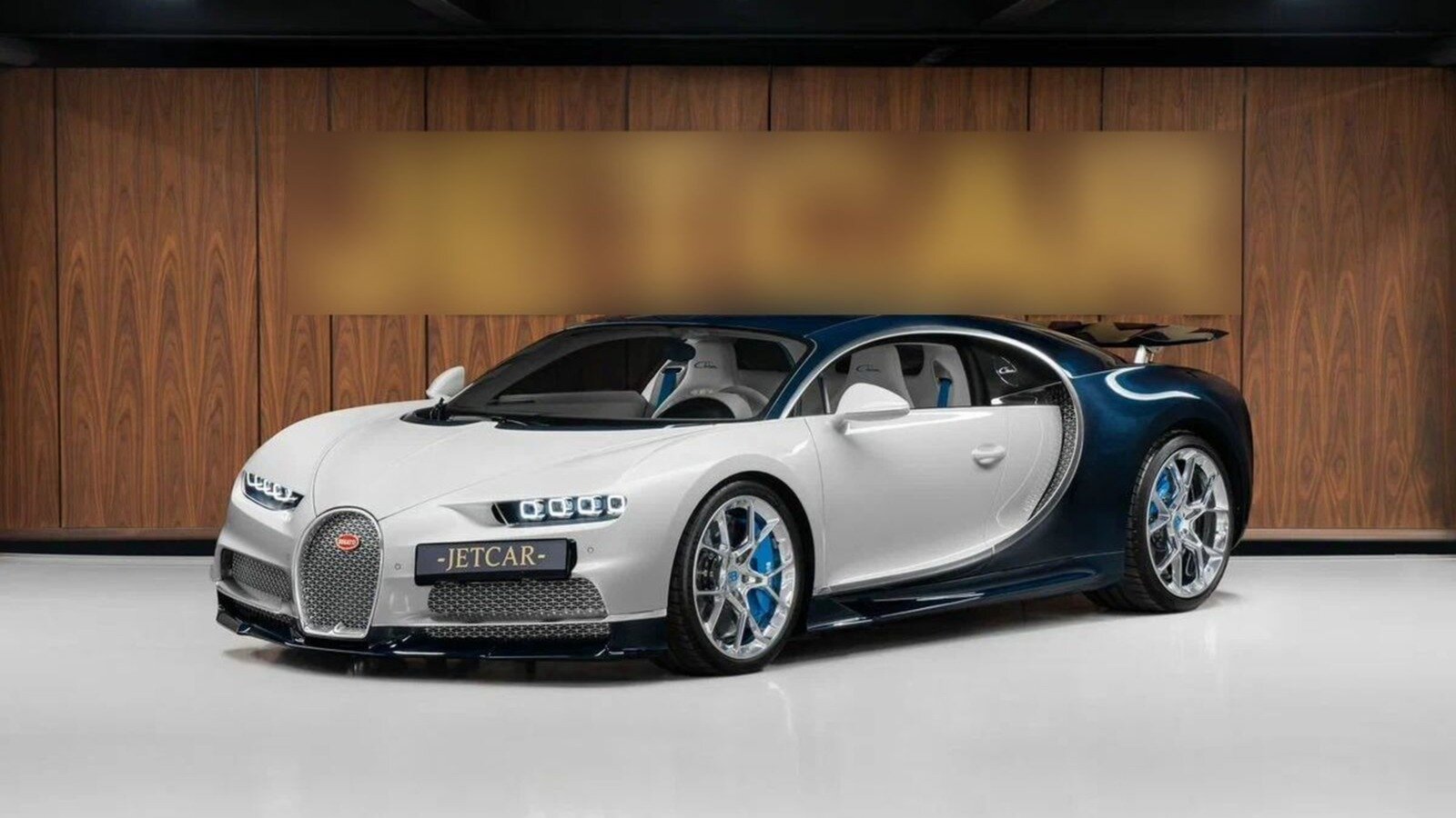 В Москву привезли Bugatti Chiron и продают за 420 миллионов рублей