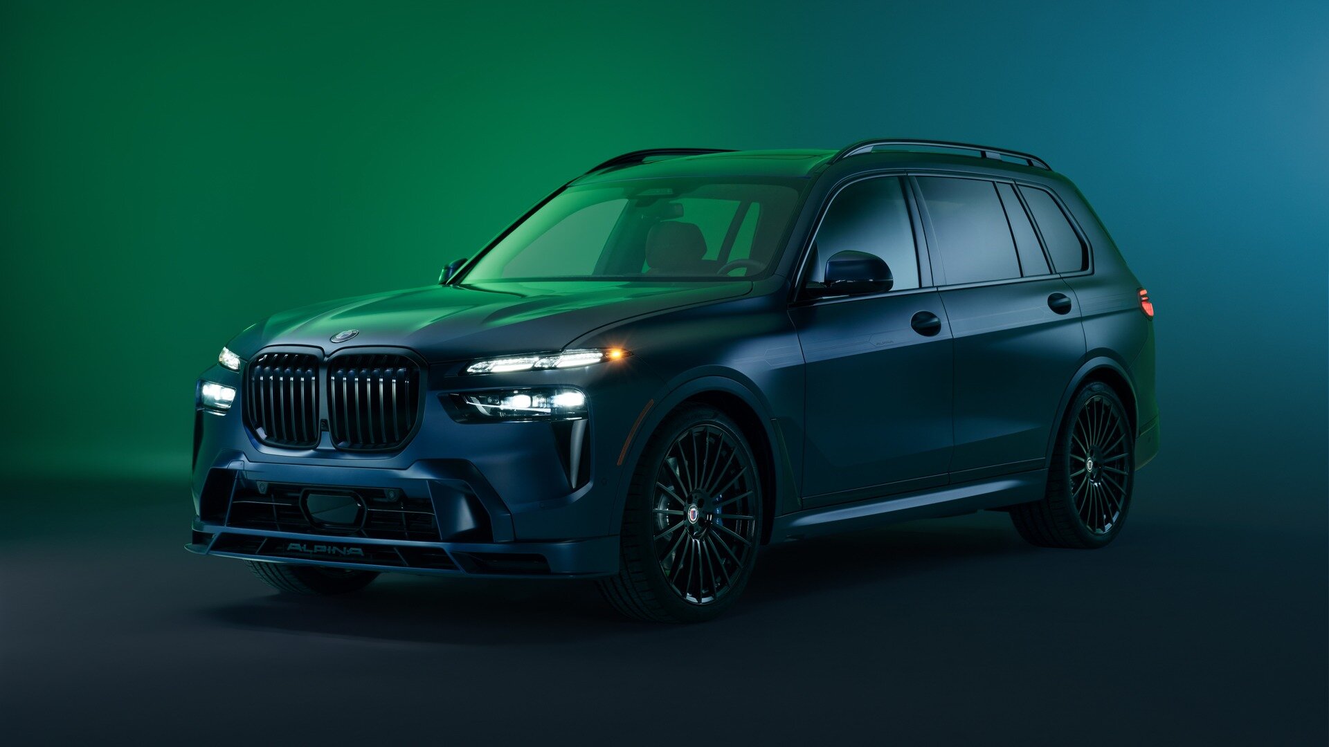BMW попрощался с кроссовером Alpina XB7 спецверсией от Manufaktur