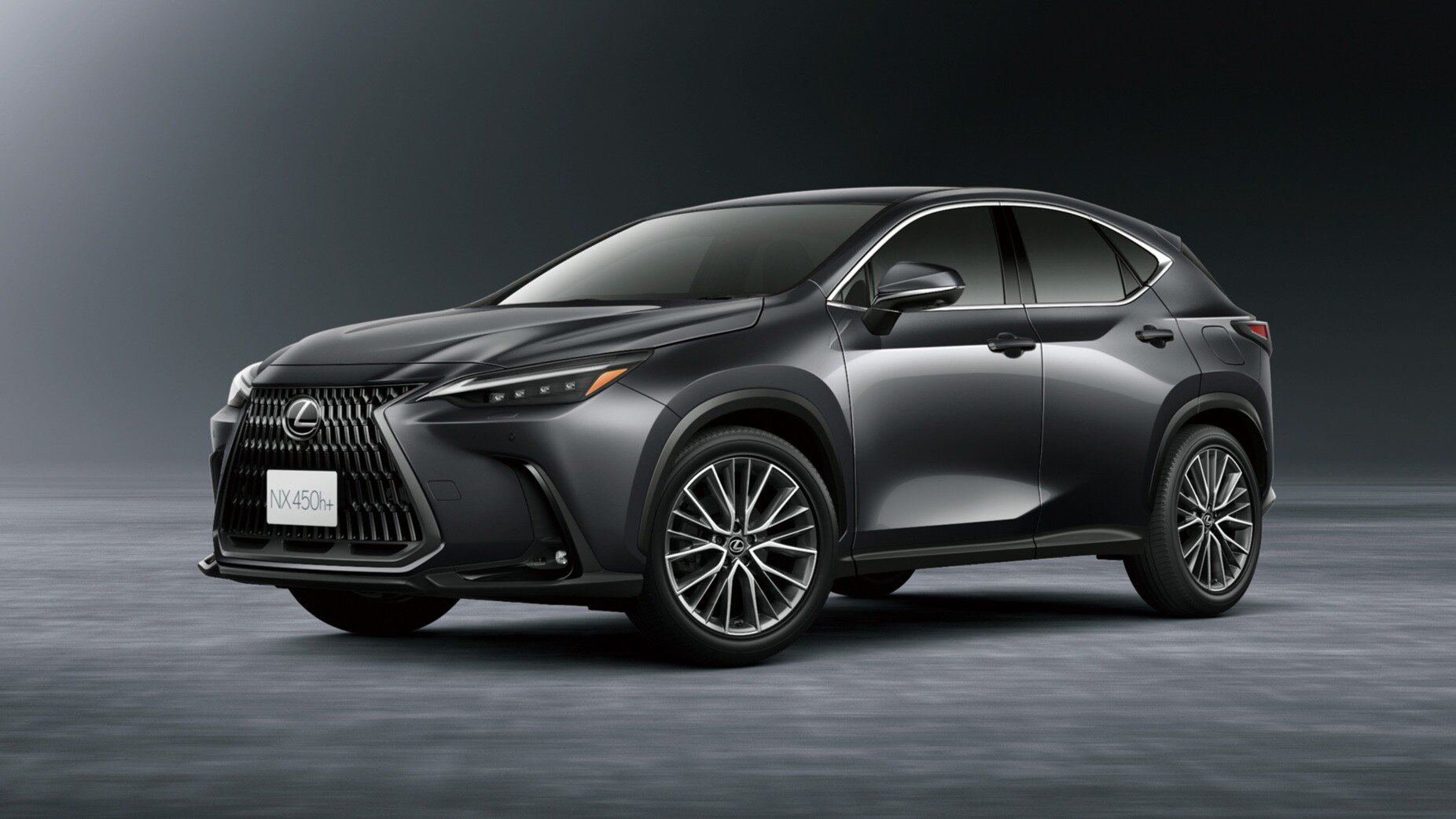 Lexus NX обновился и стал более управляемым и безопасным