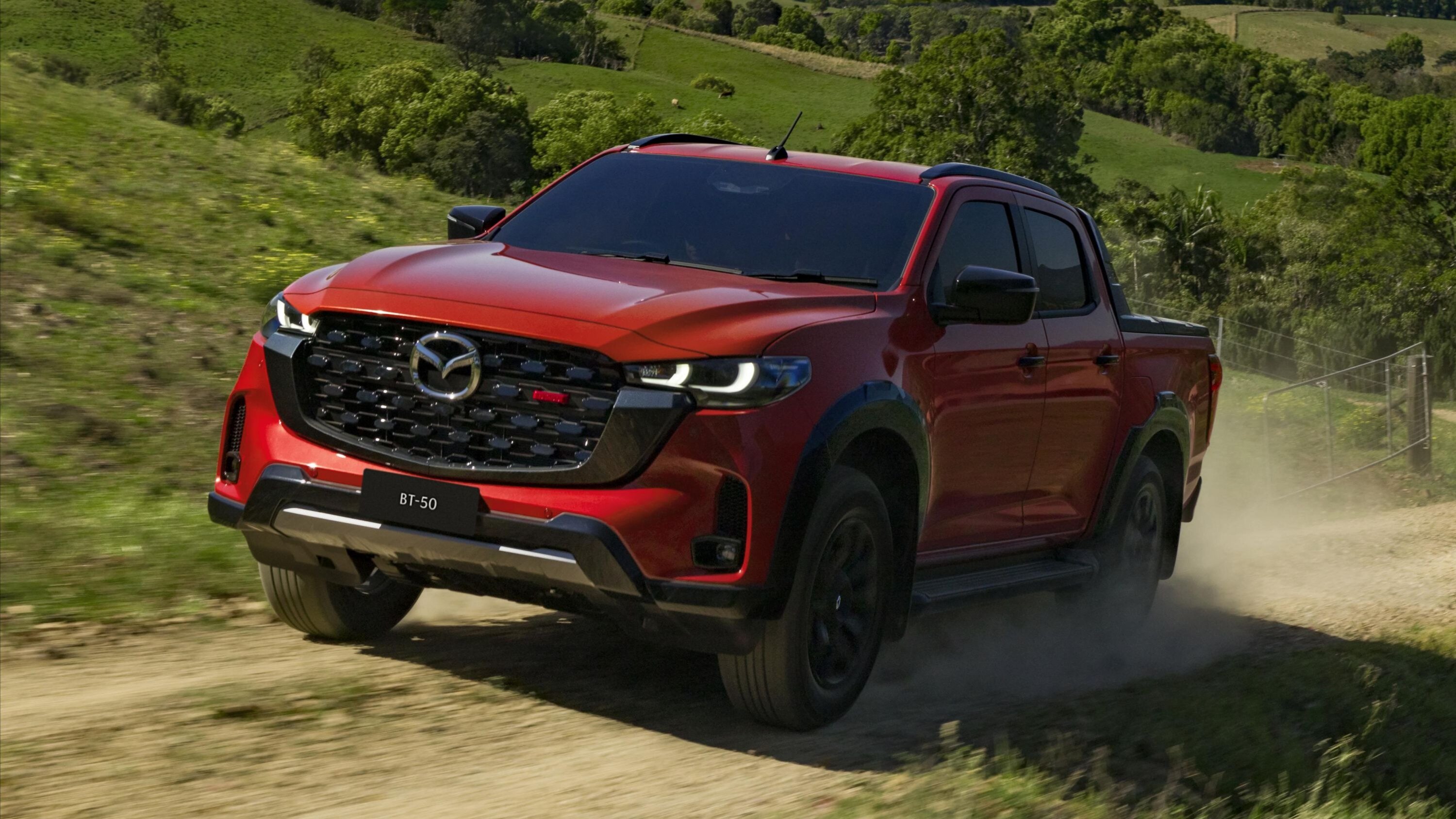 Обновлённый пикап Mazda BT-50 получил доработанные внешность и медиасистему
