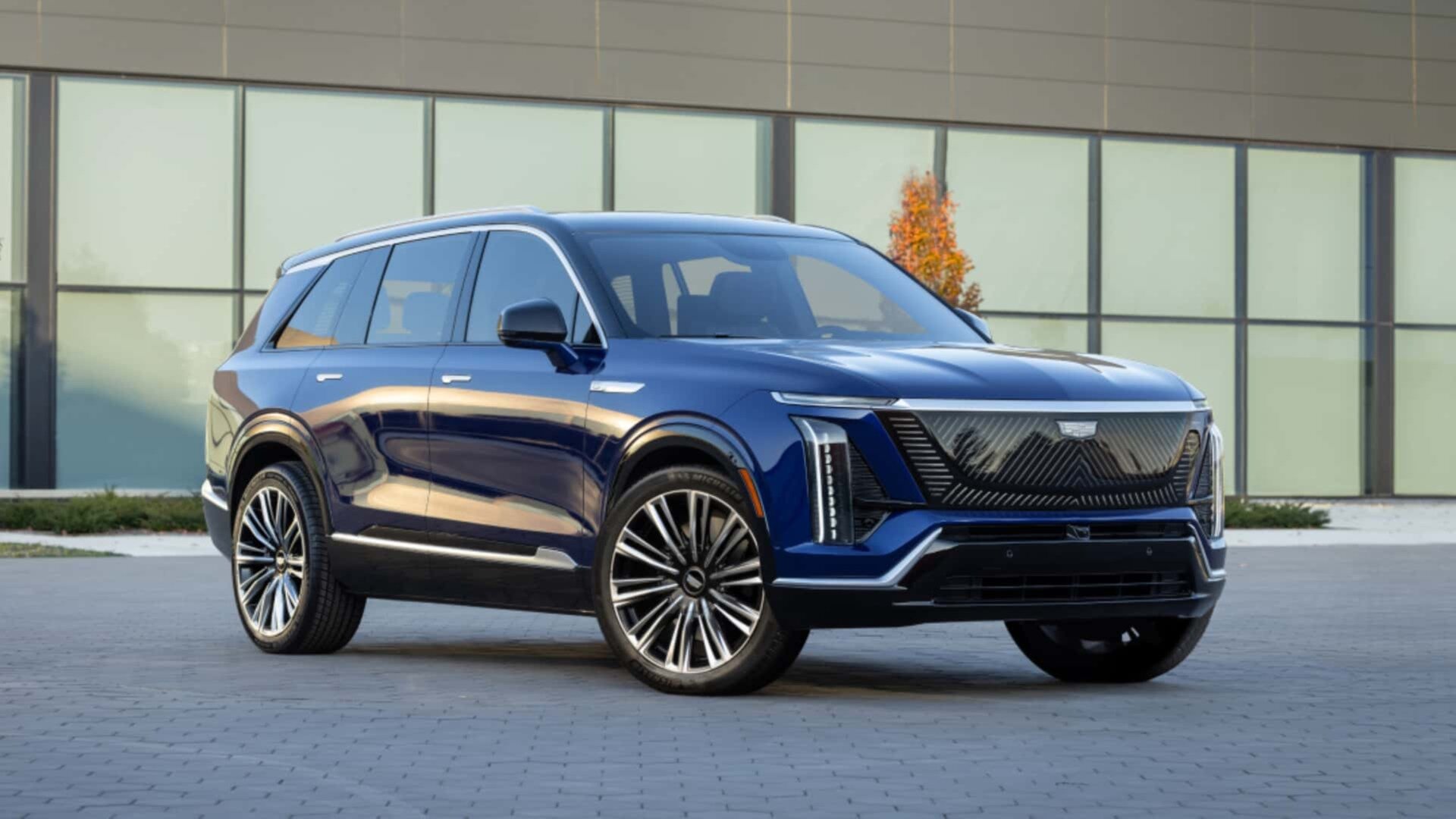 Cadillac показал новый электрокроссовер меньше Escalade IQ — его назвали Vistiq