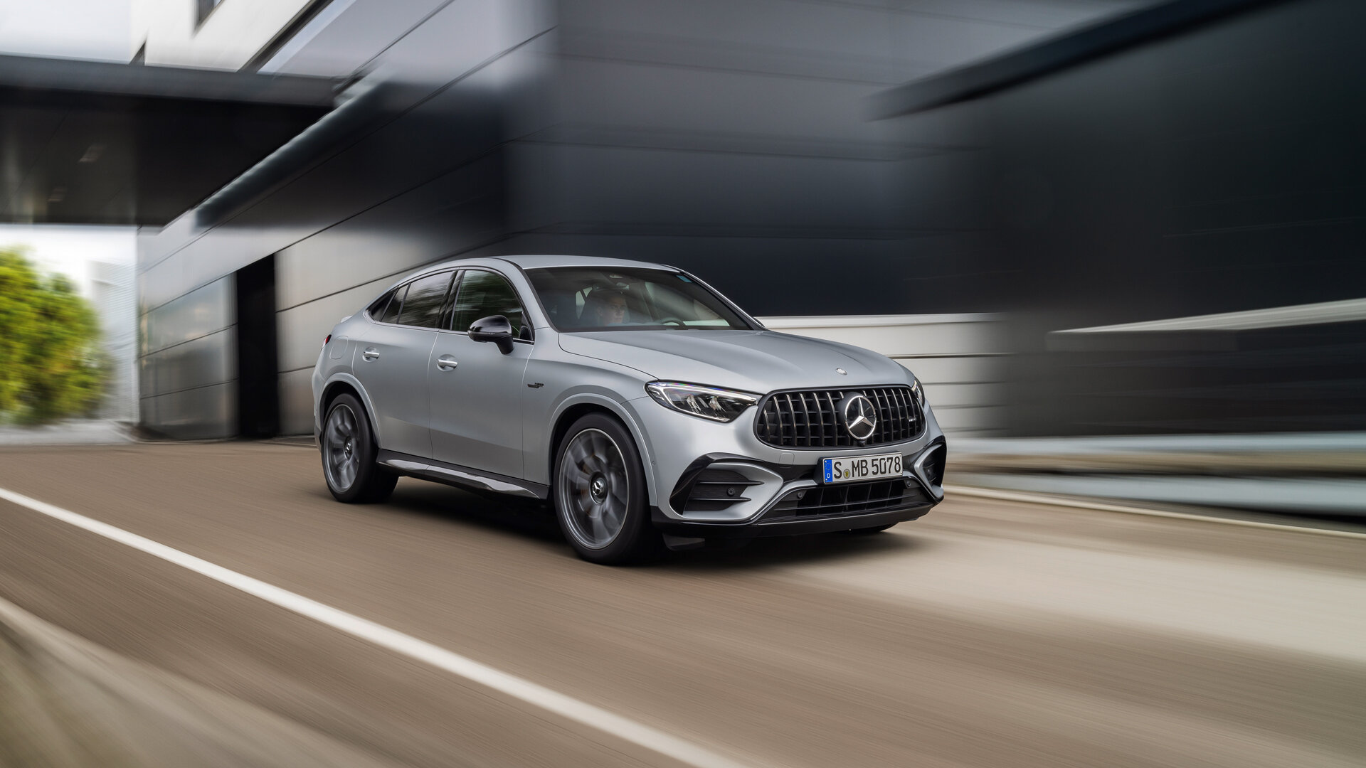 Кросс-купе Mercedes-Benz GLC получило две заряженные версии от Mercedes-AMG