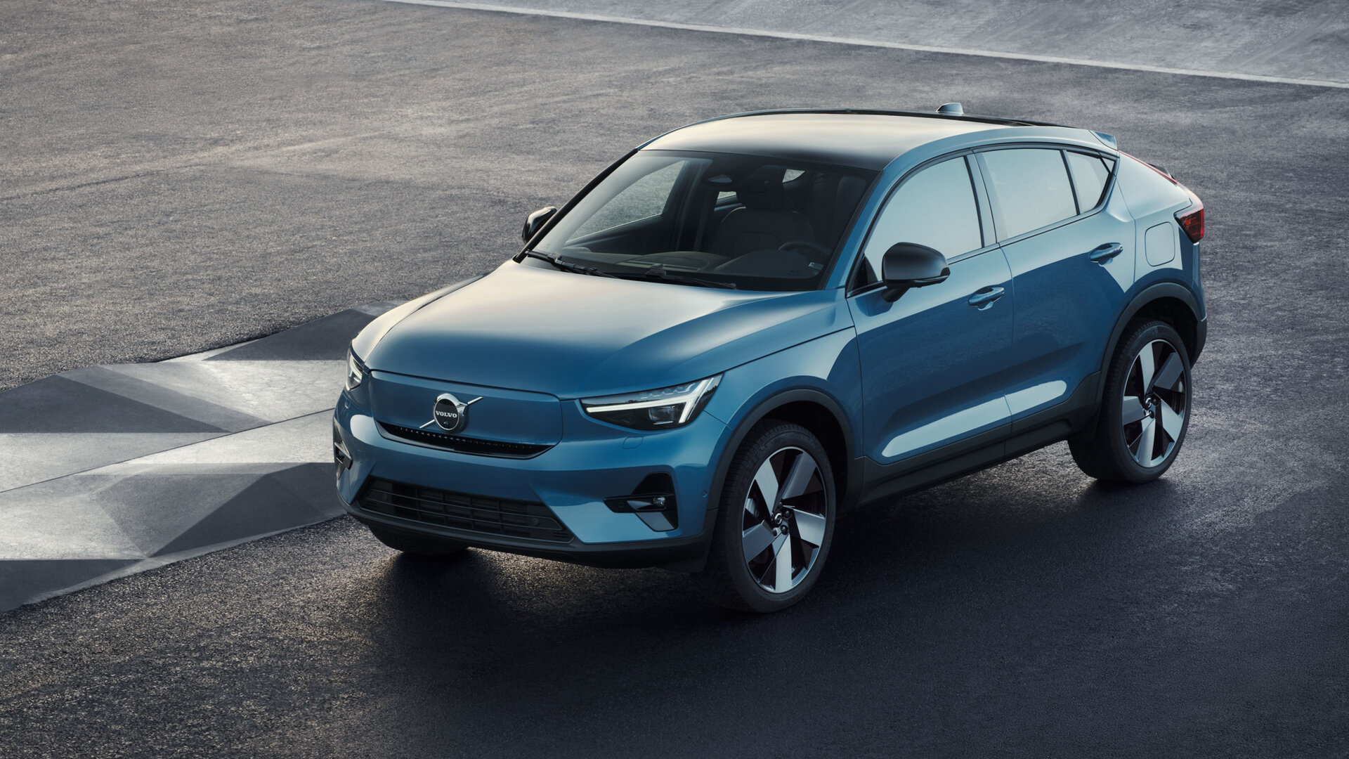 Электрическое кросс-купе Volvo C40 Recharge получило доступную версию