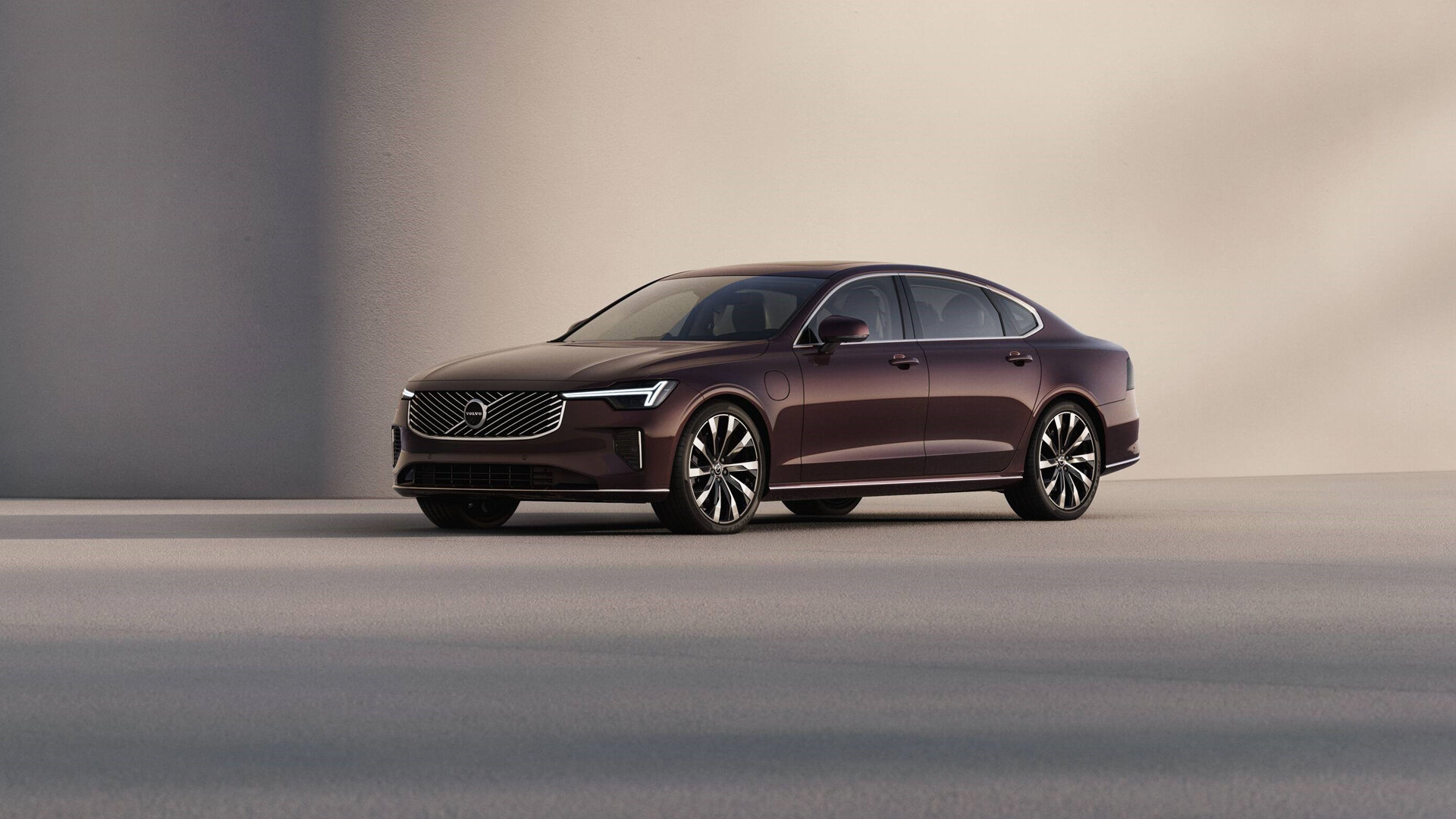 Обновлённый седан Volvo S90: официальные фото и подробности