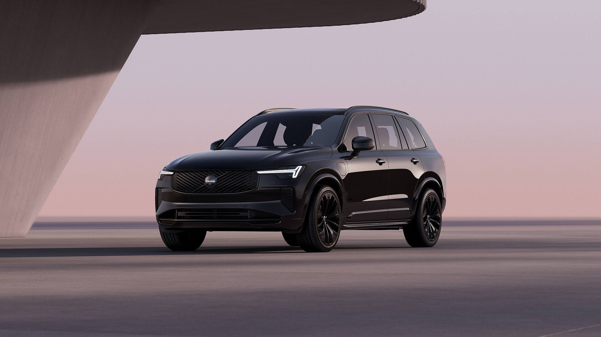 У кроссовера Volvo XC90 появилась версия Black Edition 