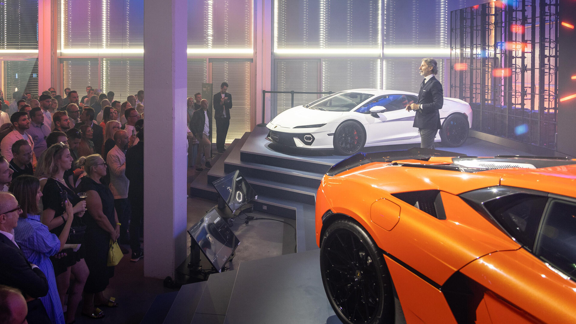 Lamborghini покажет в августе самую мощную дорожную модель в истории