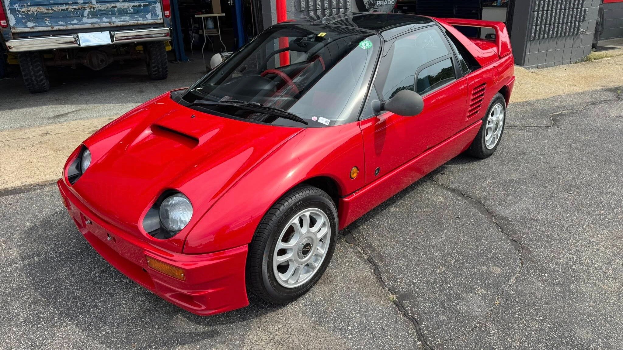 Очень редкую Mazda из 1990-х с «крыльями» продают за 1,9 млн рублей