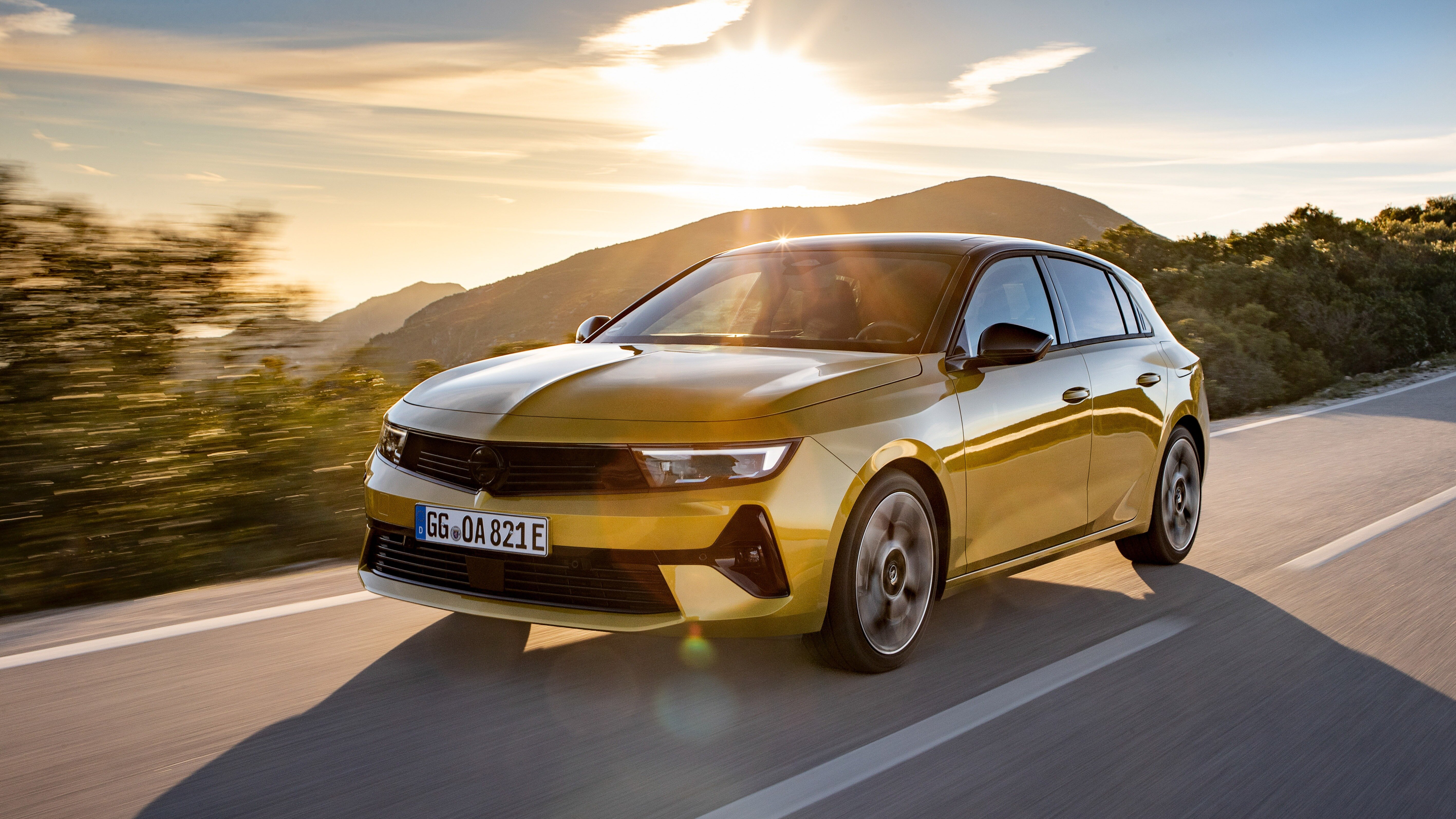 Гибридные Opel Astra после обновления стали мощнее и перешли на «робот»