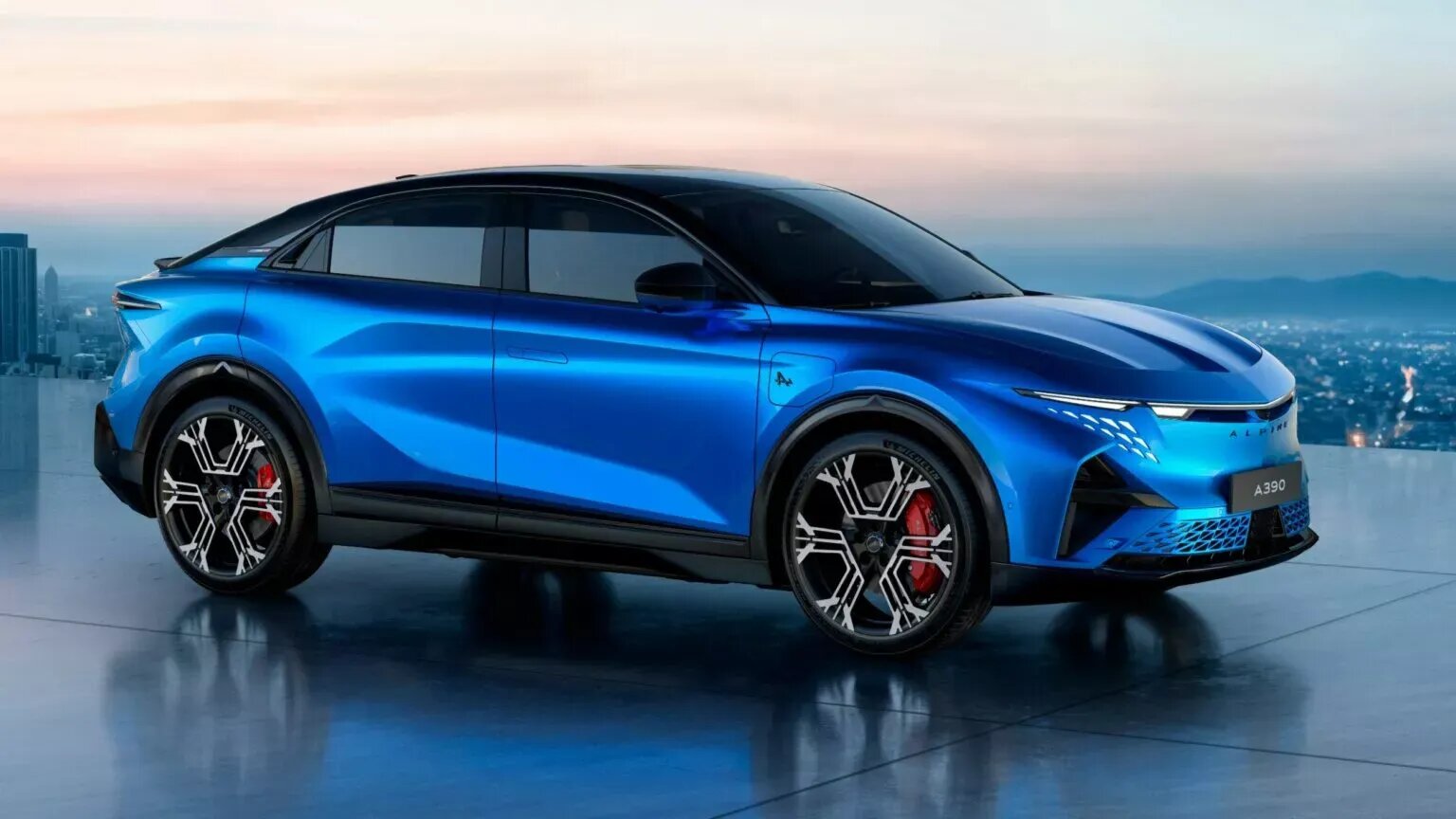 Alpine представила купеобразный электрокроссовер А390 с разгоном до сотни меньше 4 секунд