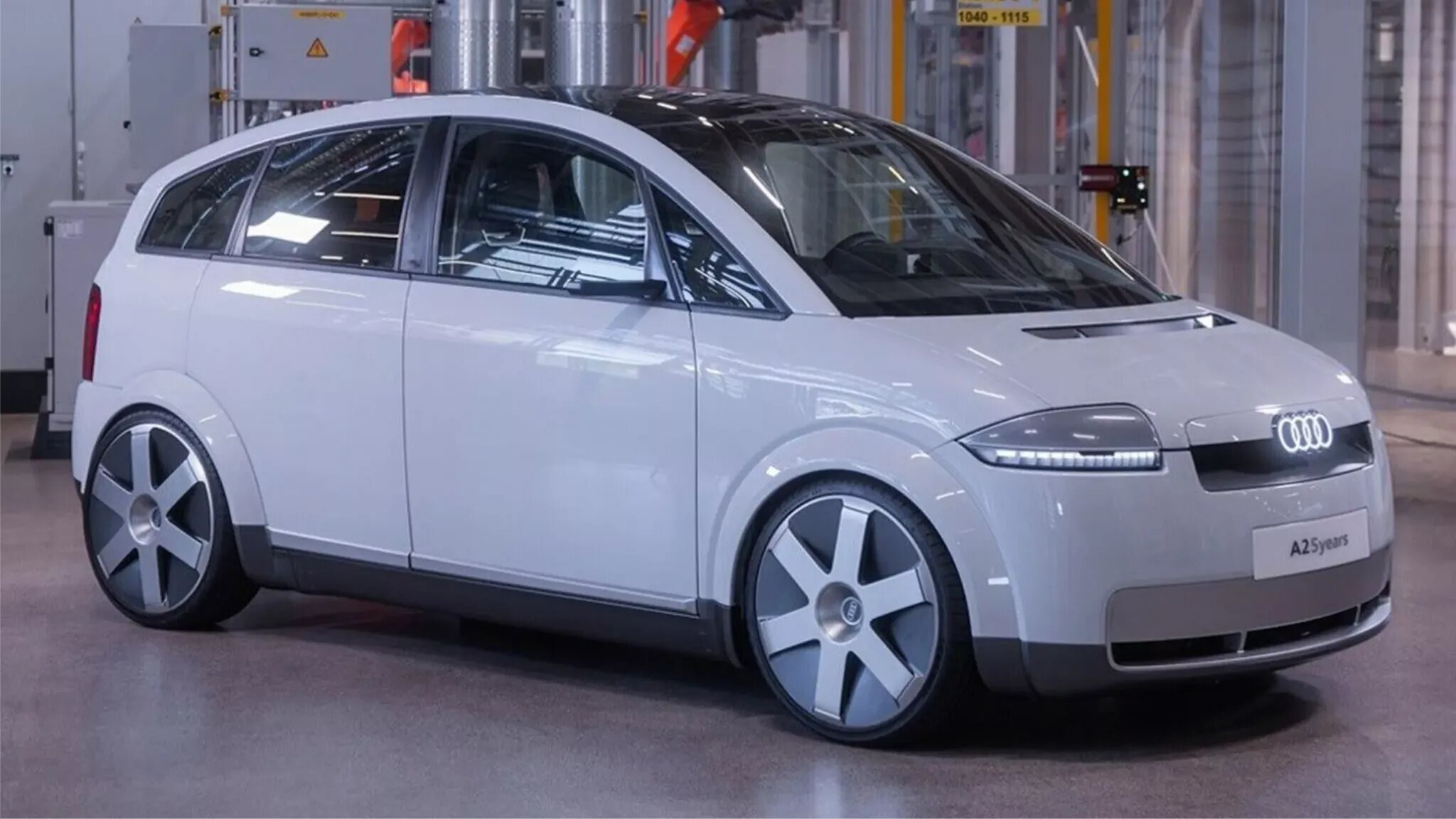 Audi превратила старый хэтч A2 в электрокар в честь 25-летия модели