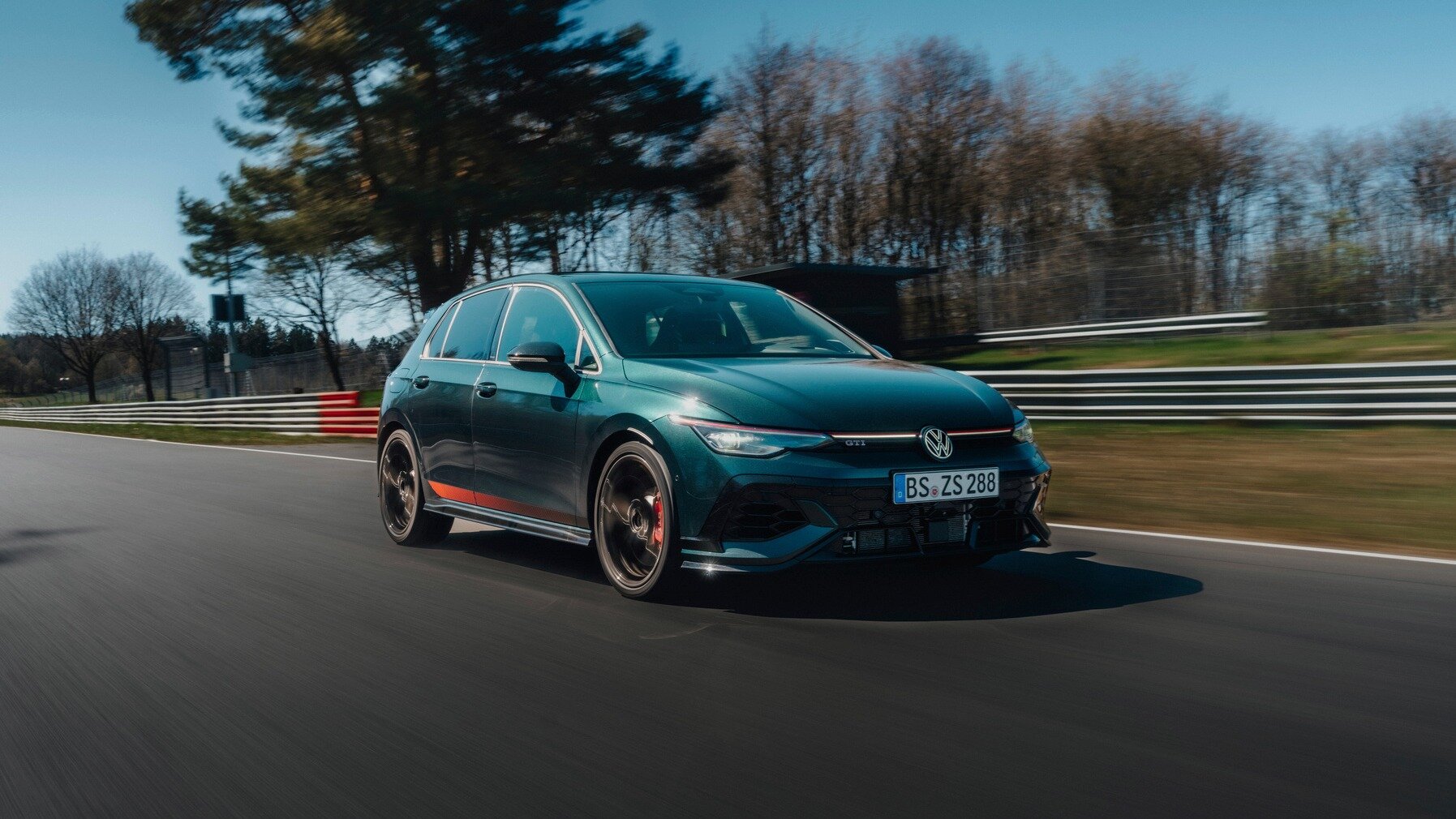 VW Golf с трудом вернул себе звание быстрейшего переднеприводника Нюрбургринга