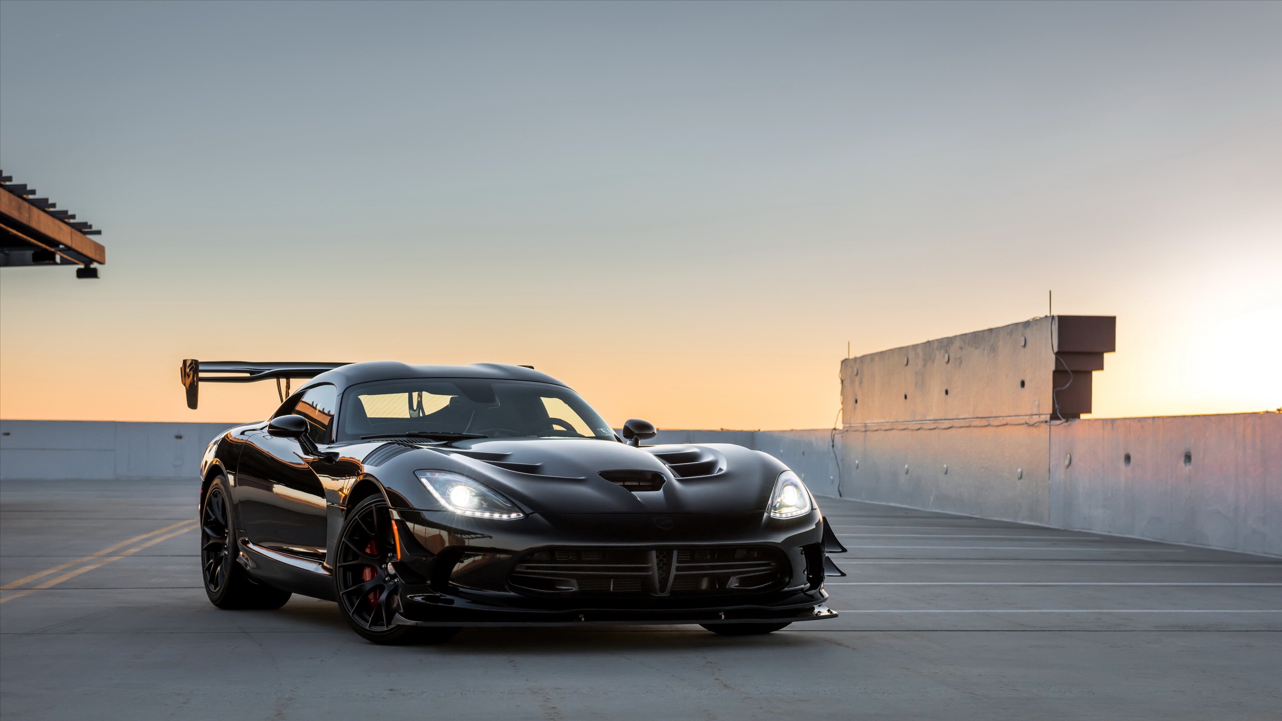 Dodge всё ещё продаёт новые Viper, которые сняли с производства семь лет назад