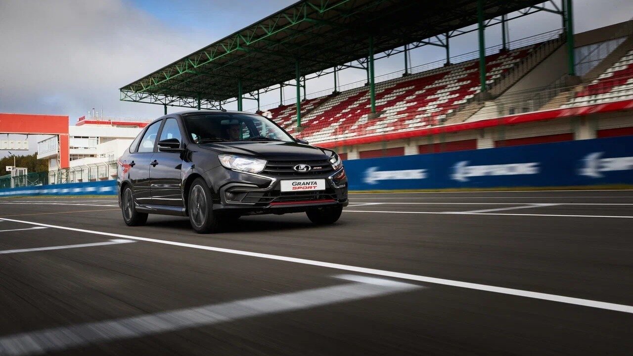 АвтоВАЗ объявил цены и запустил продажи «заряженных» Lada Granta Sport