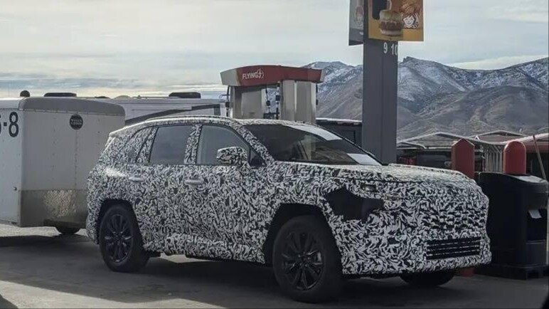 Toyota RAV4 нового поколения: первые фото 