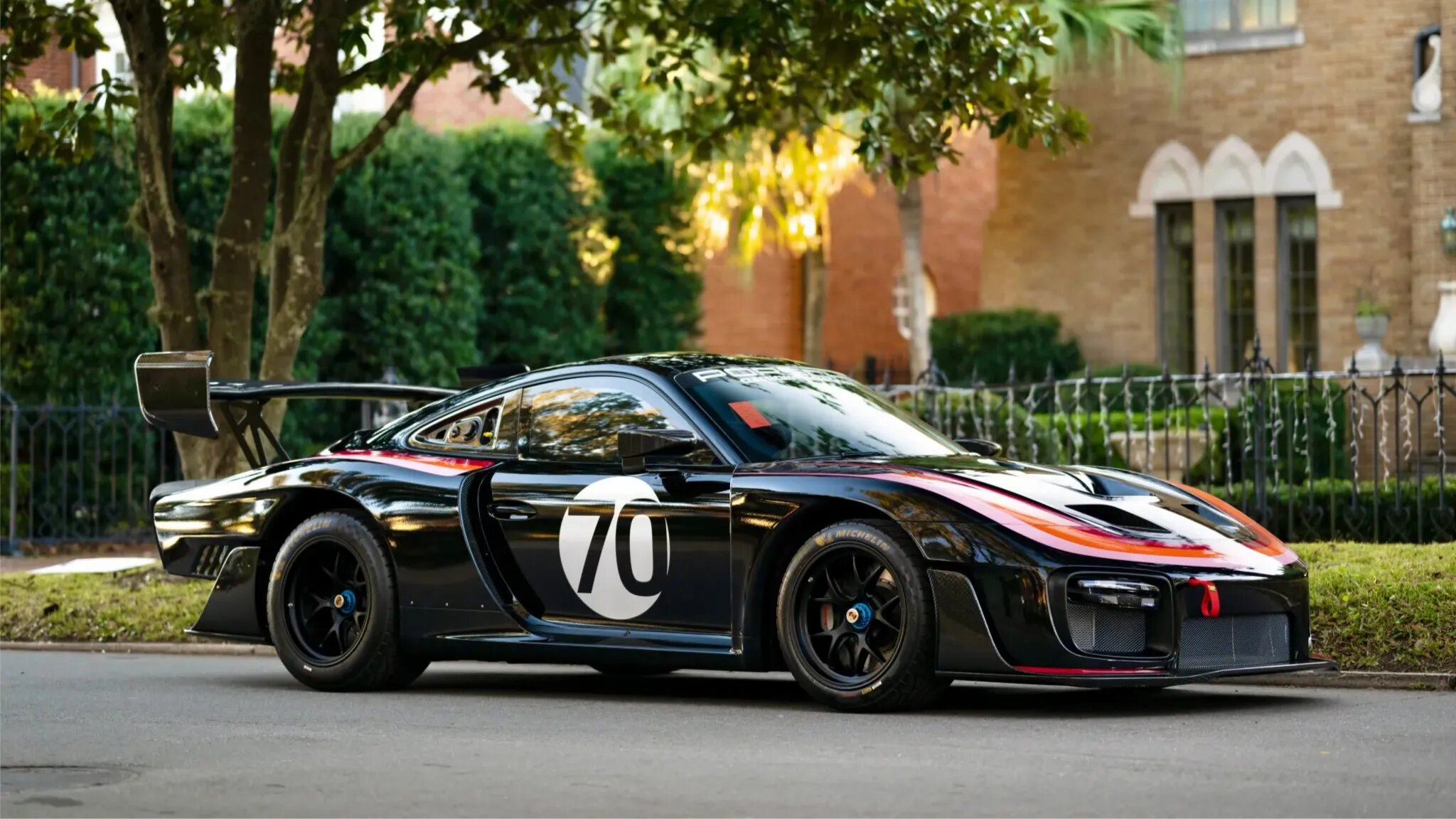 За редкий Porsche 935 на аукционе предложили почти миллион долларов, и это только начало