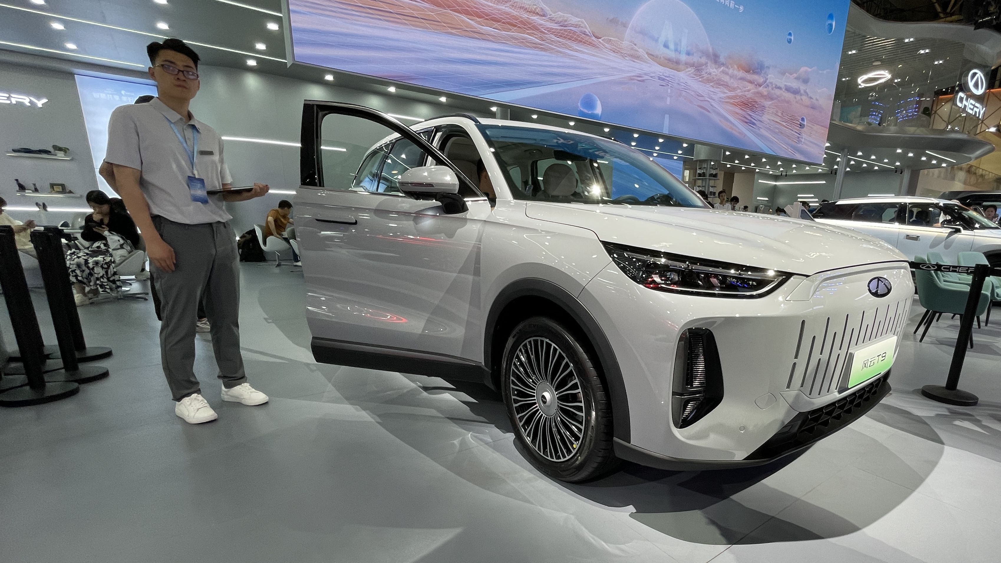 Большой гибридный Chery Tiggo 9 оценили в Китае дешевле, чем компактный Tiggo 4 Pro в России