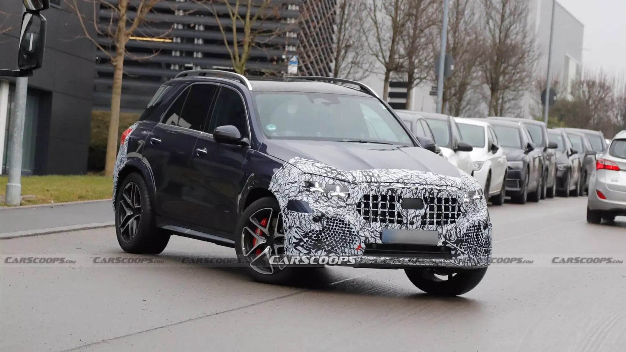 Mercedes-AMG тестирует сразу три обновлённых кроссовера