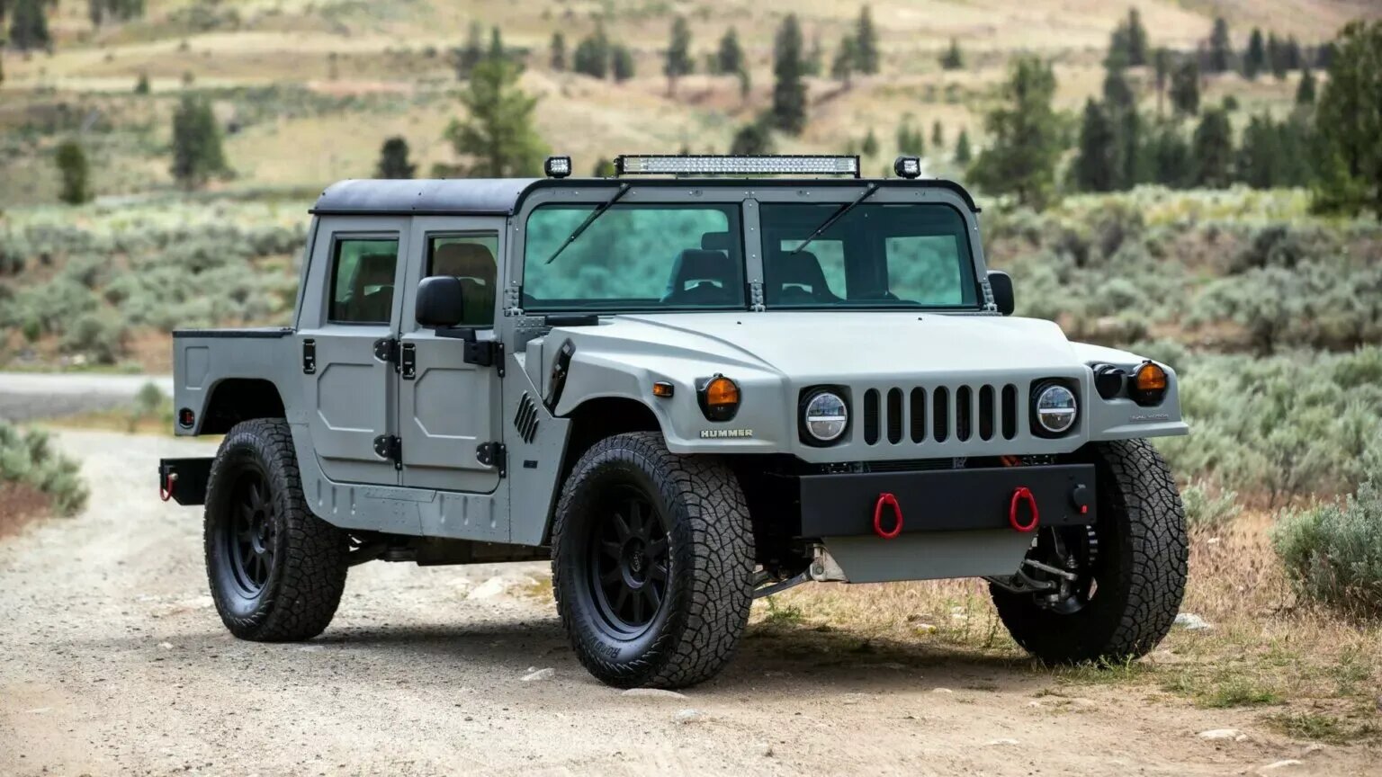 Американцы сделали армейский Hummer H1 1014-сильным и электрическим: скоро его можно будет купить
