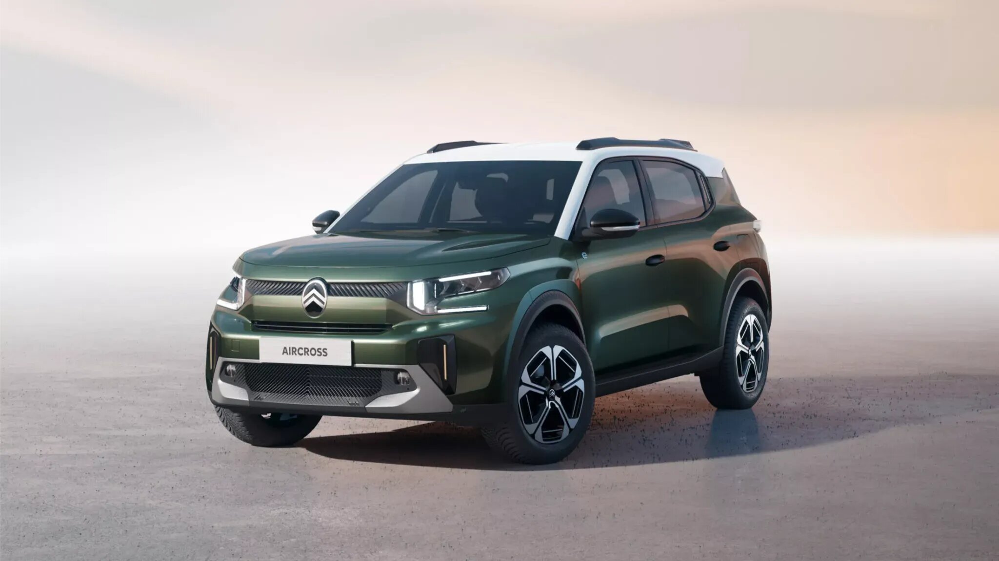 Представлен новый кроссовер Citroen C3 Aircross: электромотор и семь мест