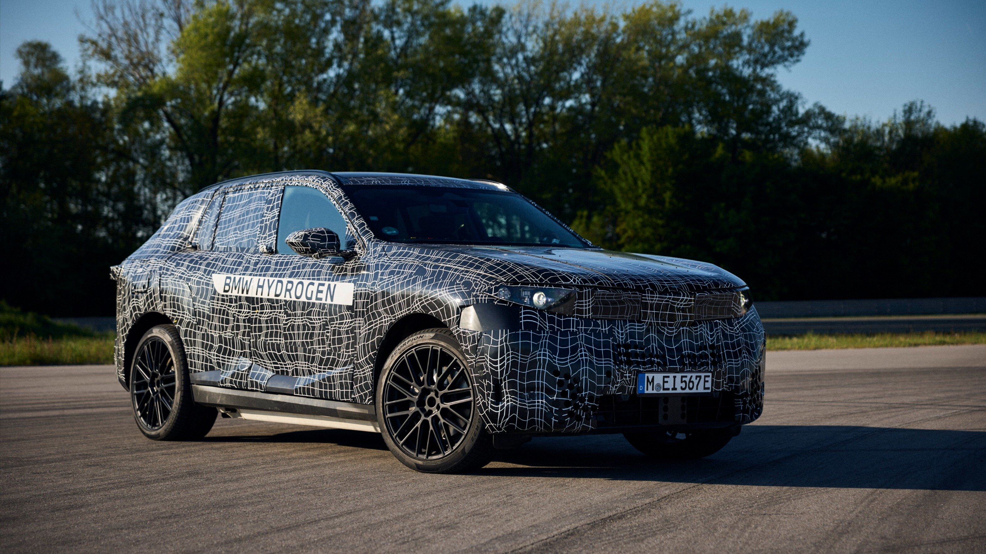 Марка BMW показала водородный кроссовер X5 нового поколения