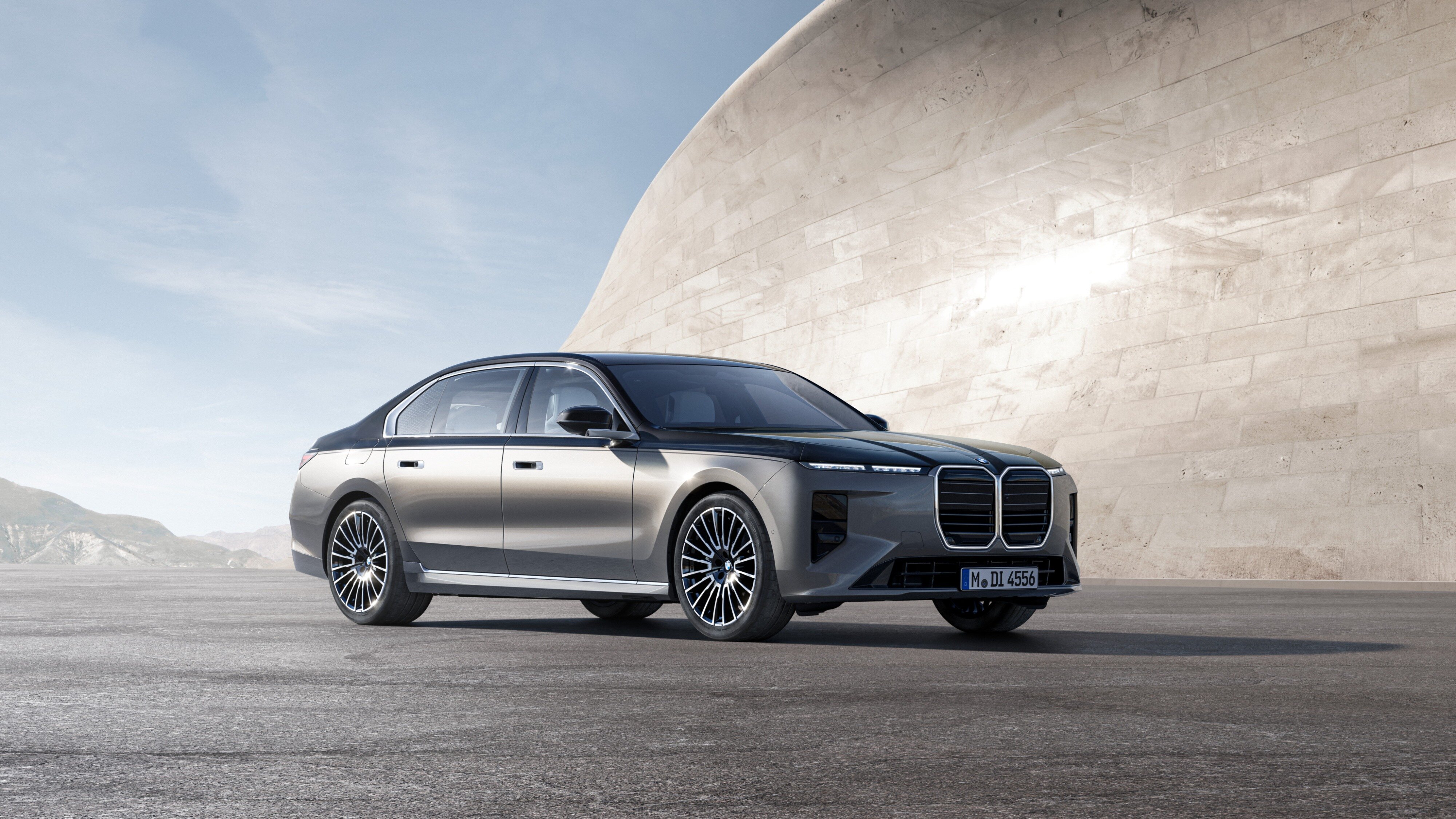 Представлены обновлённые BMW 7 серии — с ДВС, гибридные и электрические