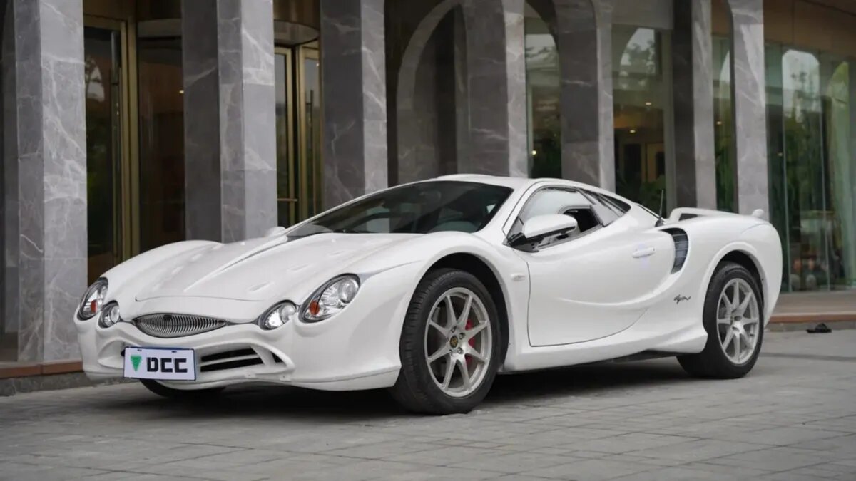Нелепый японский спорткар Mitsuoka Orochi продают в России за 21 миллион рублей