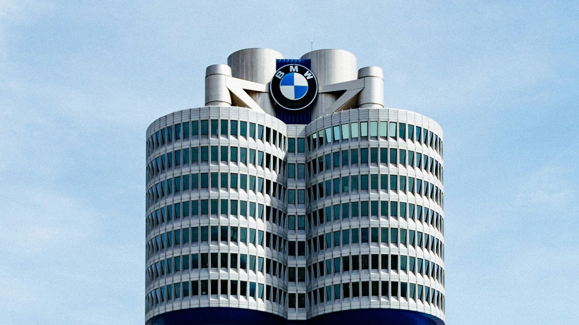 Вслед за Mercedes-Benz о падении прибыли на 86 процентов заявил концерн BMW