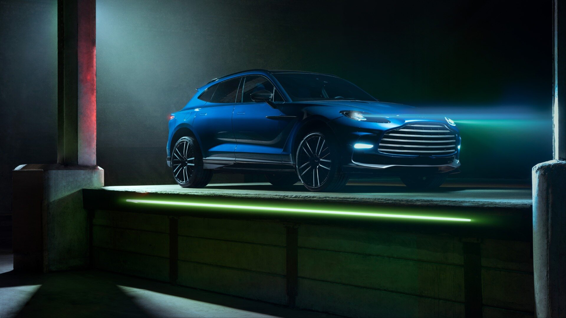 Aston Martin готовит новый Vantage и рестайлинговый DBX с другим салоном