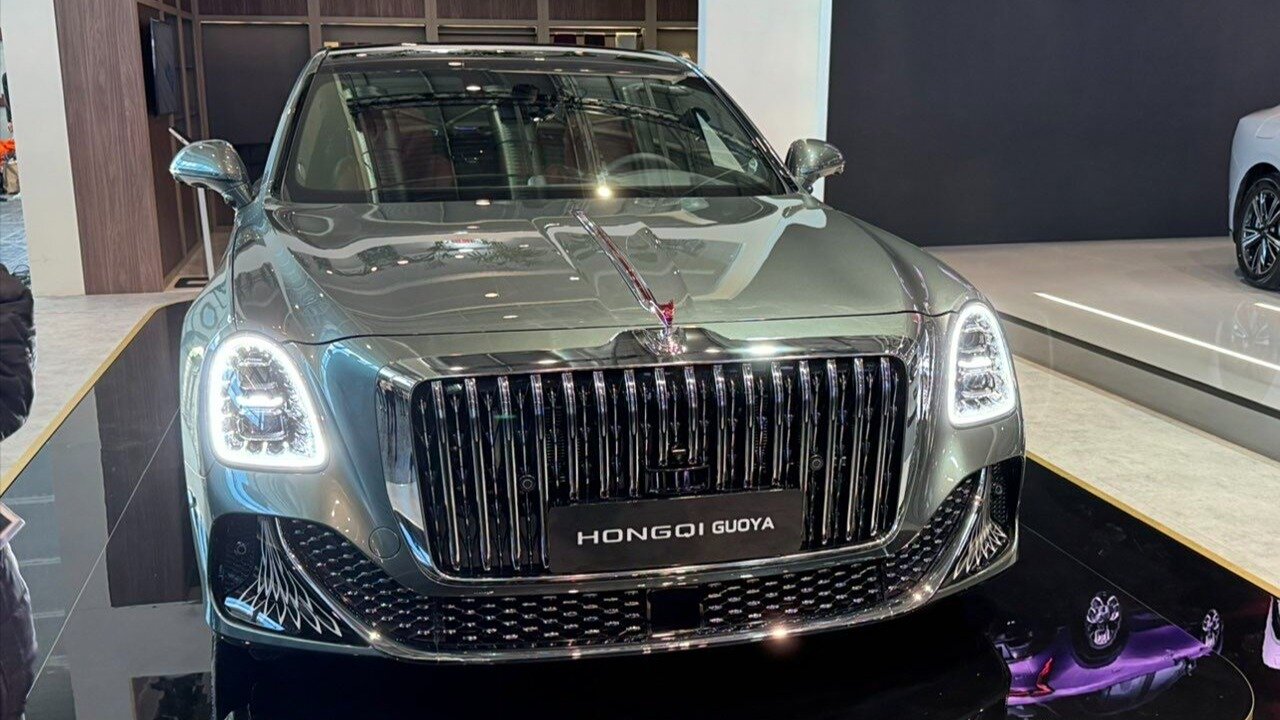 Роскошный седан Hongqi L1, который ждут в России, показали в Париже