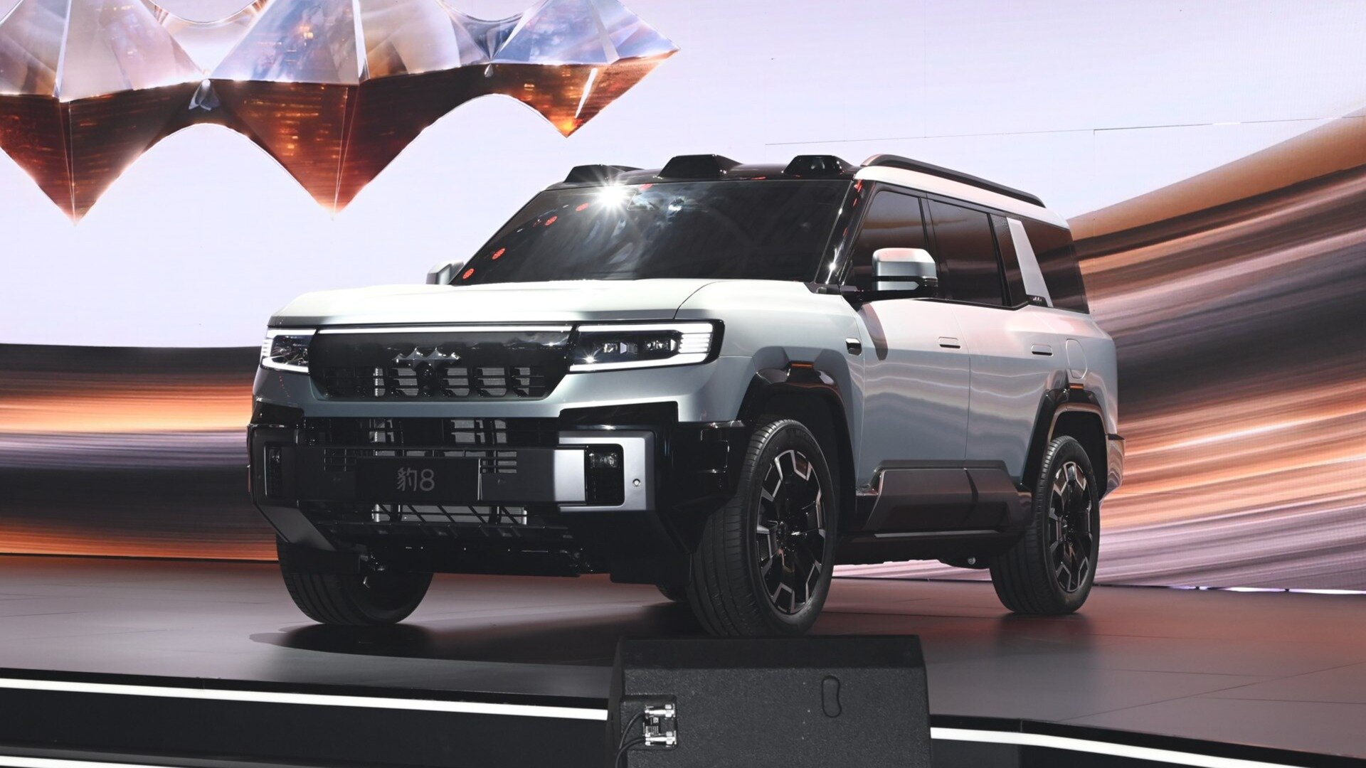 BYD показал серийный гибридный внедорожник Leopard 8
