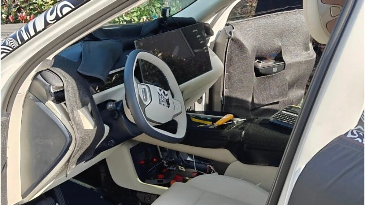 Рассекречен салон самого большого кроссовера Geely Galaxy