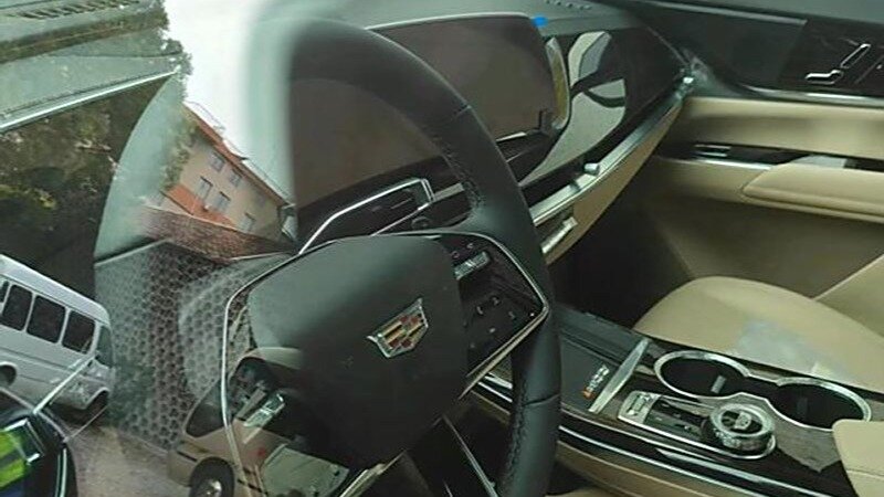 Рассекречен интерьер кроссовера Cadillac XT5 нового поколения