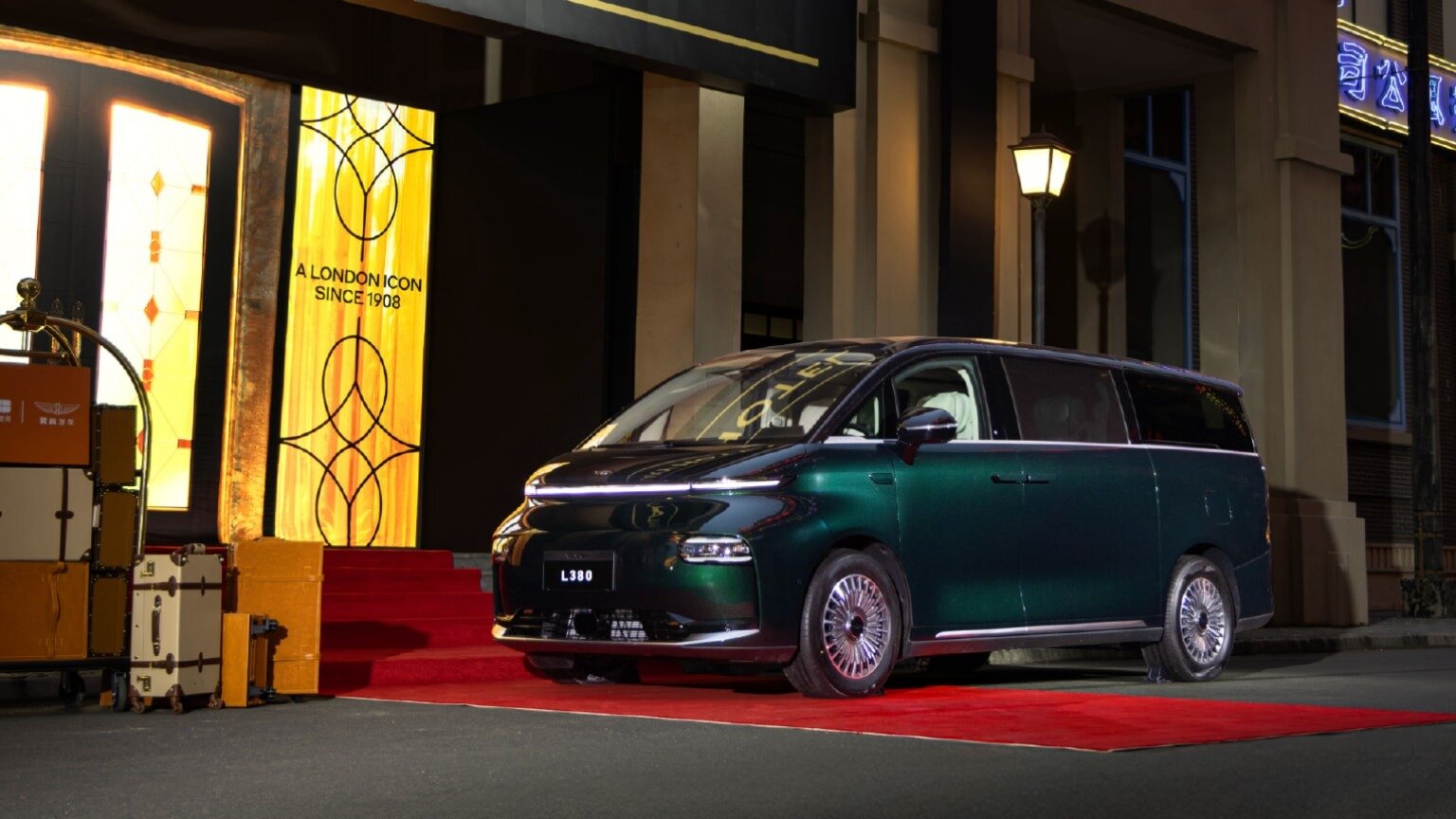 Премиальный минивэн LEVC L380 стал частью линейки Geely Galaxy и подешевел на миллион рублей