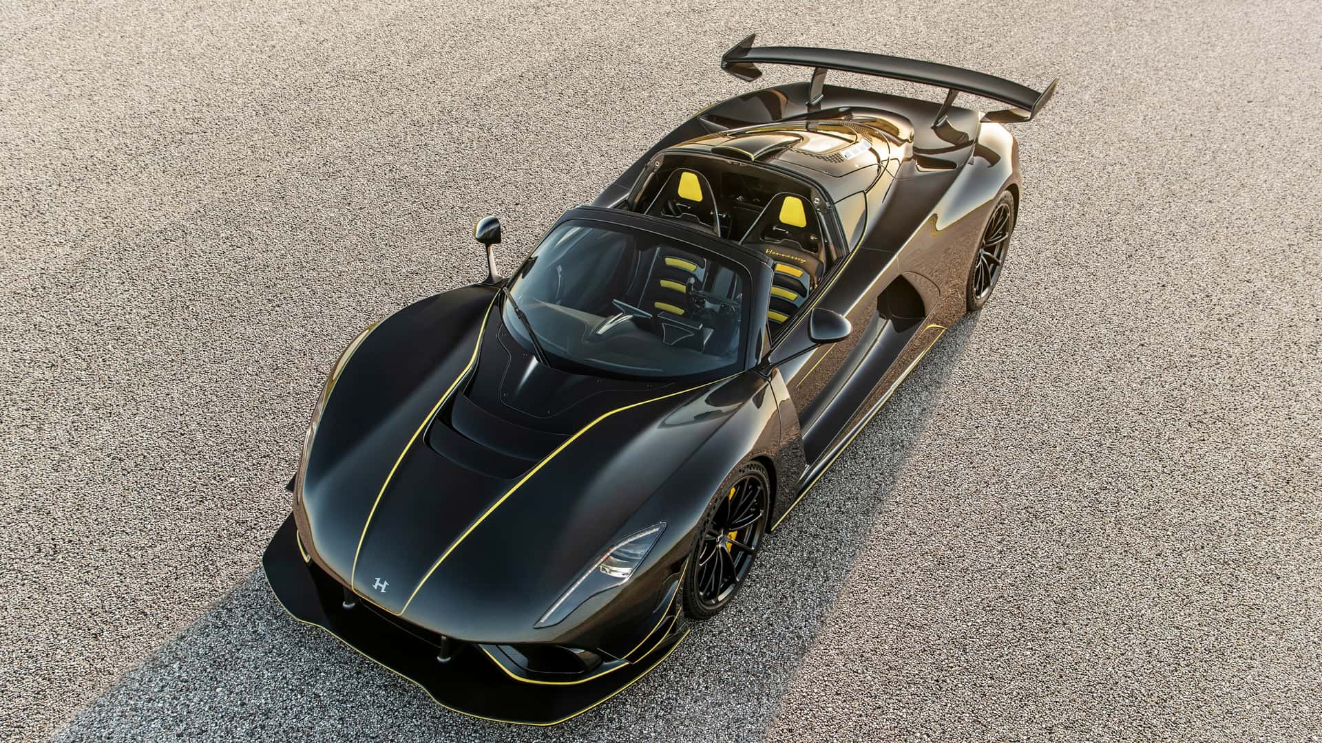 Компания Hennessey представила 1844-сильный дорожно-трековый родстер Venom F5 Revolution