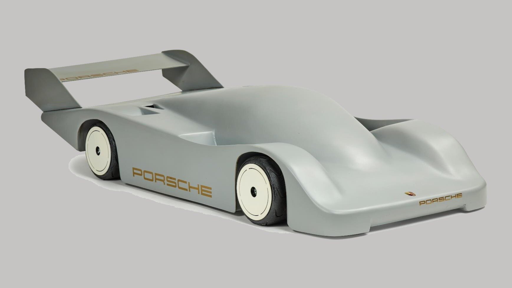На аукцион выставили масштабную модель гоночного Porsche 956/962 для аэродинамической трубы