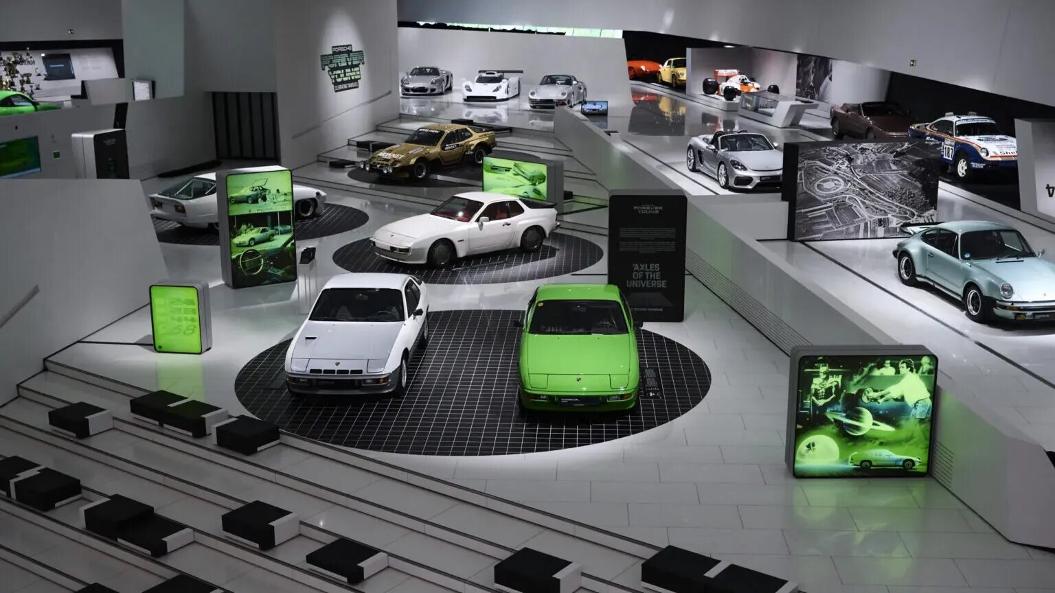 В музее Porsche появилась экспозиция в честь переднемоторных купе