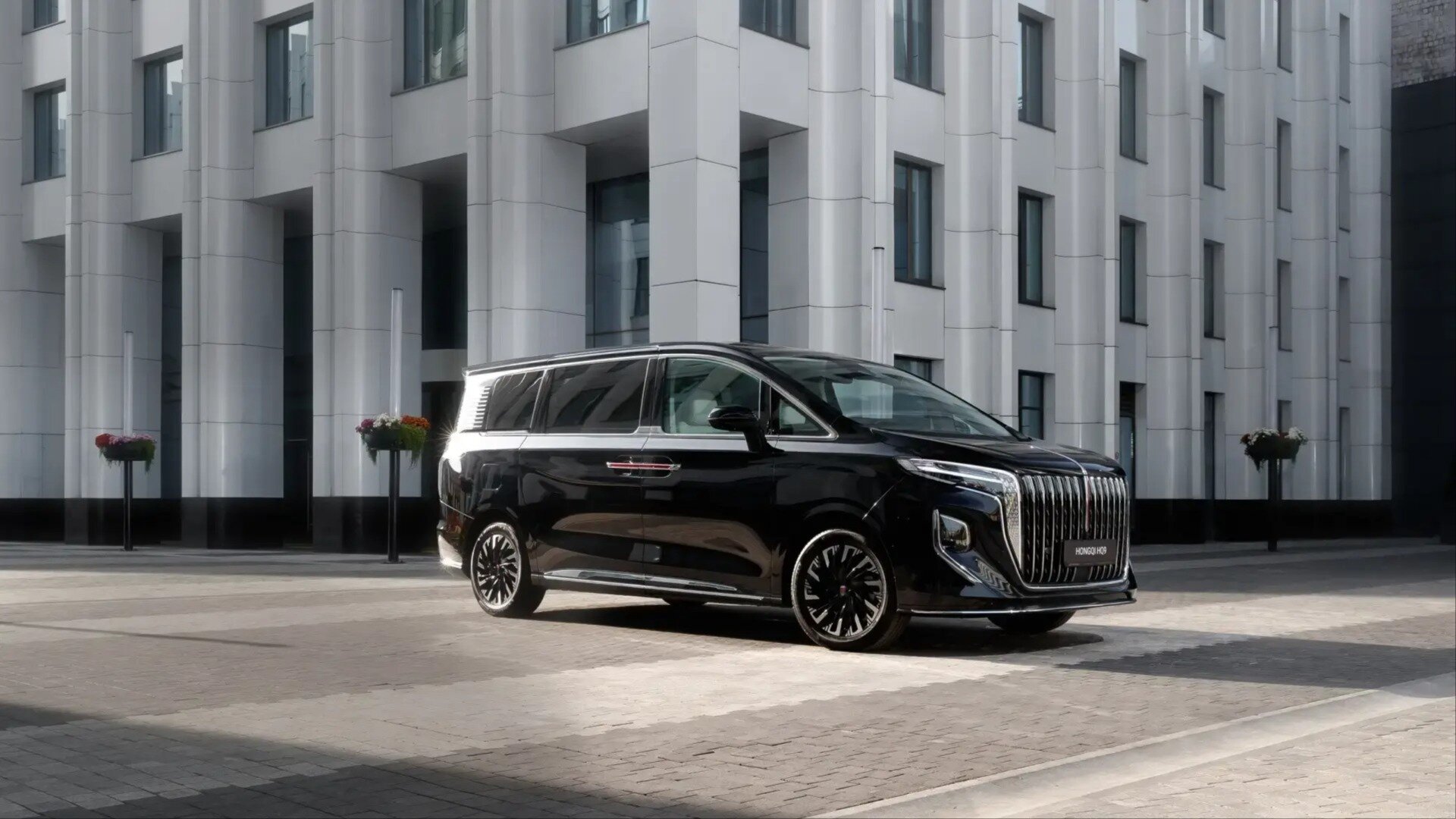Премиальный минивэн Hongqi HQ9 подешевел в России