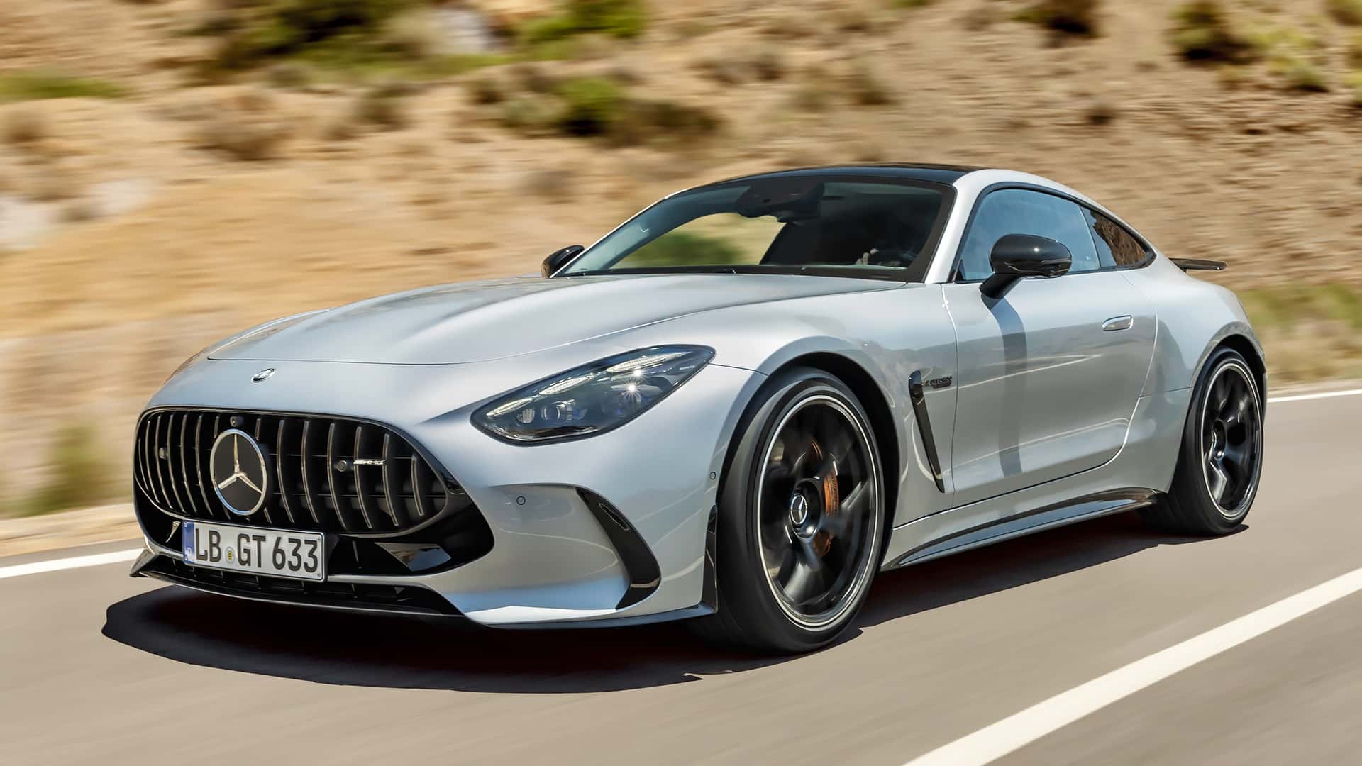 Представлен новый Mercedes-AMG GT: салон 2+2, полный привод и до 585 сил