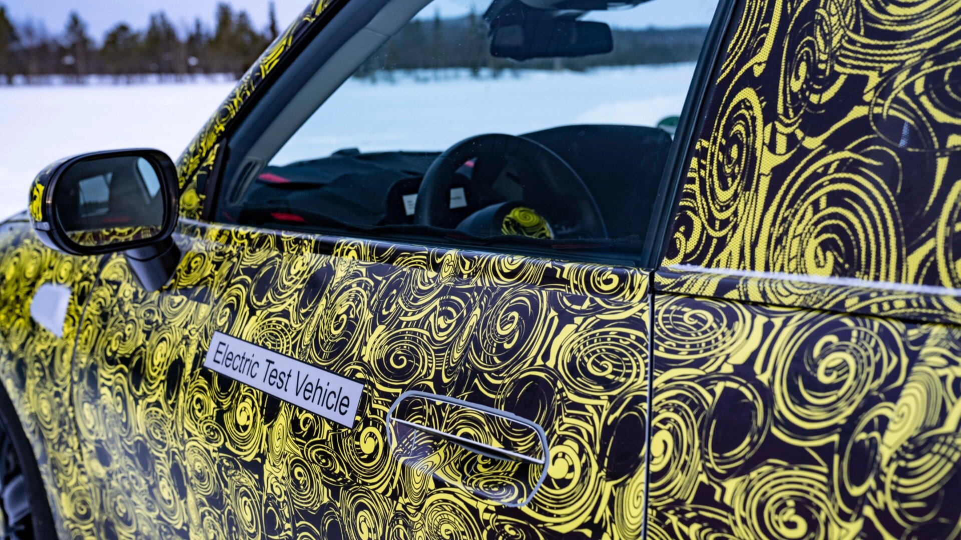 MINI заменит сразу две модели небольшим электрокроссовером