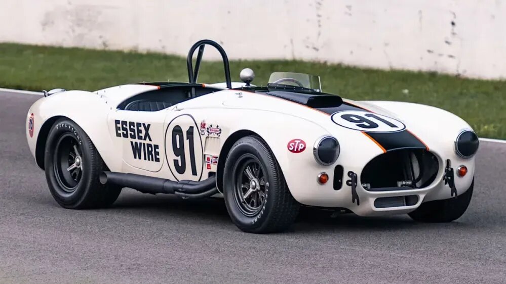 Самый титулованный родстер Shelby Cobra пустят с молотка