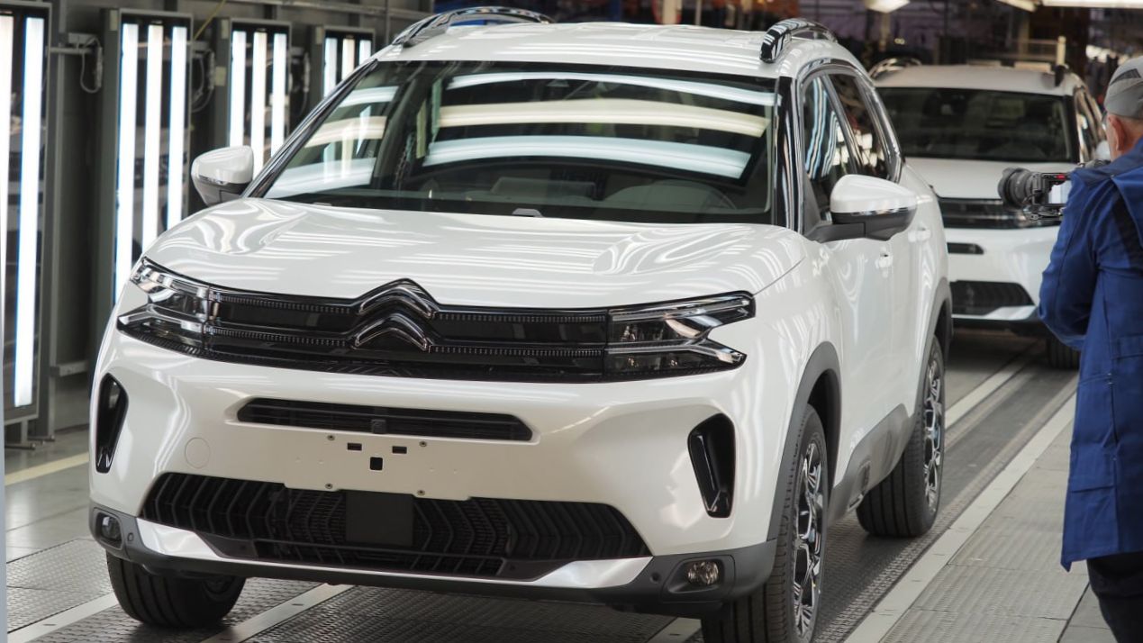 В России запустили серийное производство Citroen C5 Aircross: известна цена