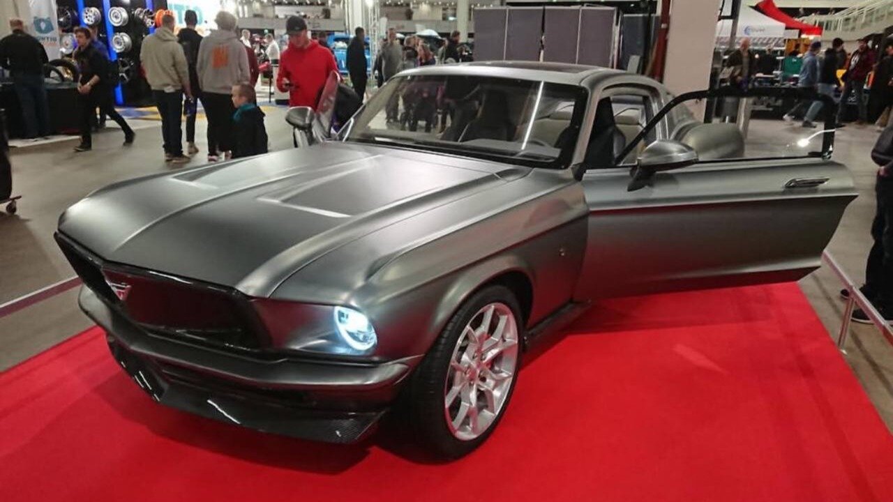 В России продают единственный в мире классический Ford Mustang с начинкой от Tesla Model S