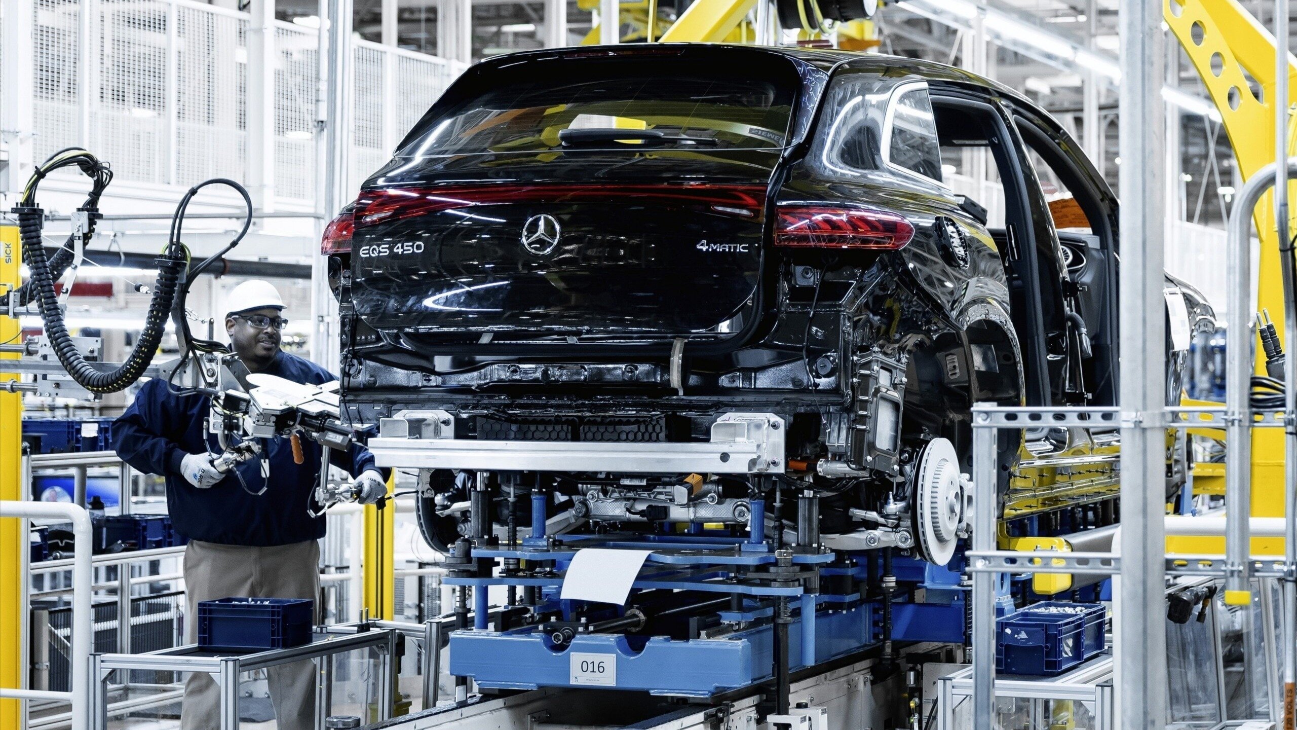 Mercedes-Benz прекратит производство и продажи дорогих электрокаров в США