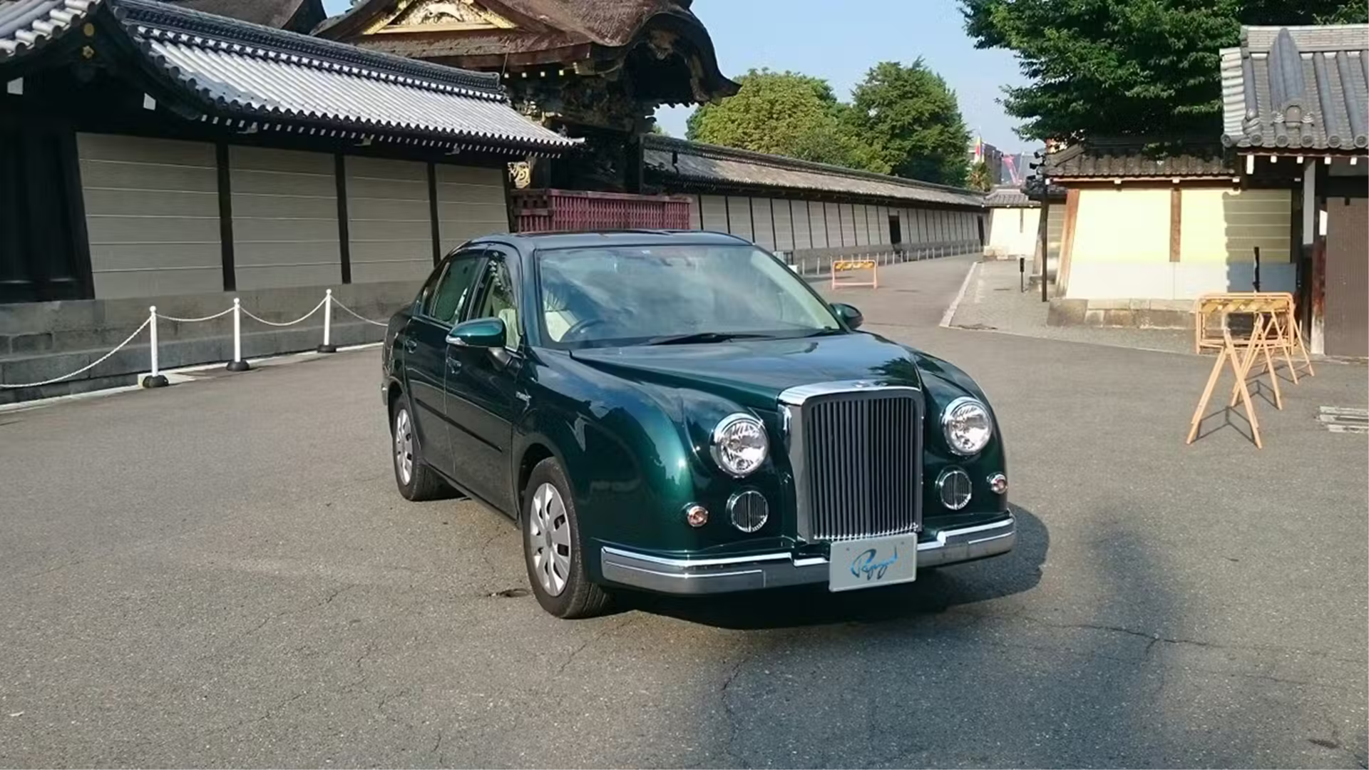 Mitsuoka обновила модель на базе Короллы, похожую на старые Bentley и Jaguar