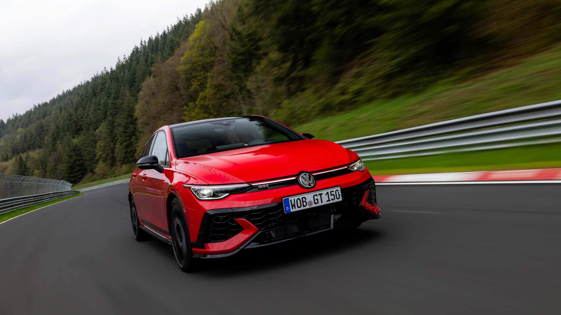 Представлен мощнейший и быстрейший VW Golf GTI: 325 сил и 5,5 секунды до сотни